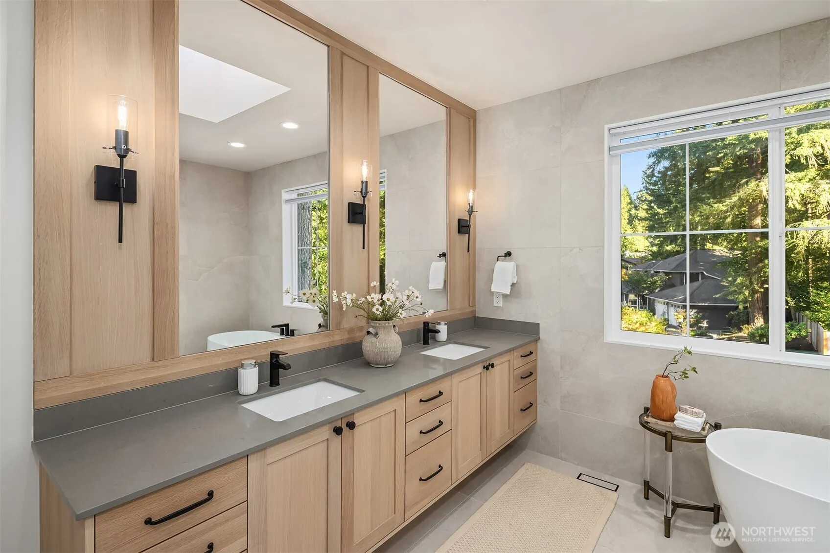 2815 130th Avenue NE, Bellevue, WA 98005