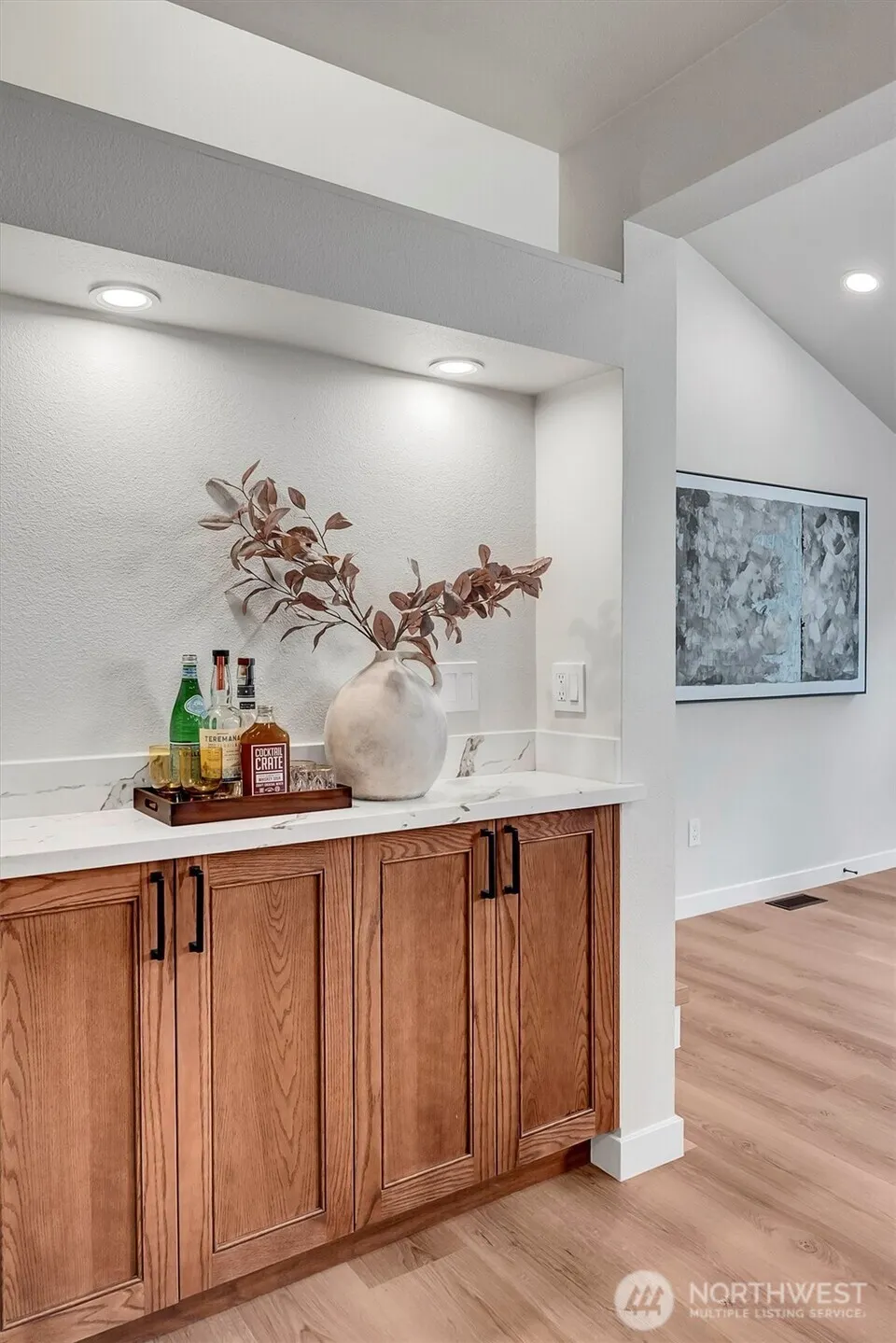 1400 Bellevue Way SE #1, Bellevue, WA 98004-7148