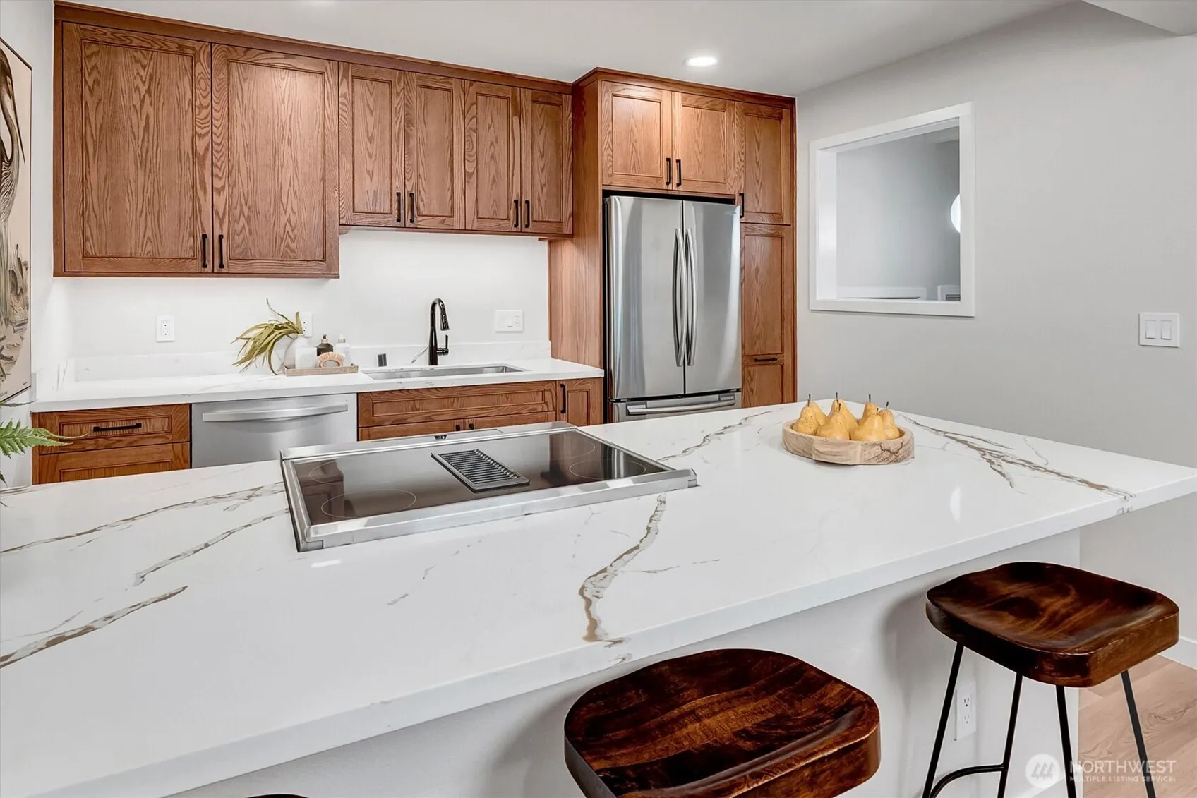 1400 Bellevue Way SE #1, Bellevue, WA 98004-7148