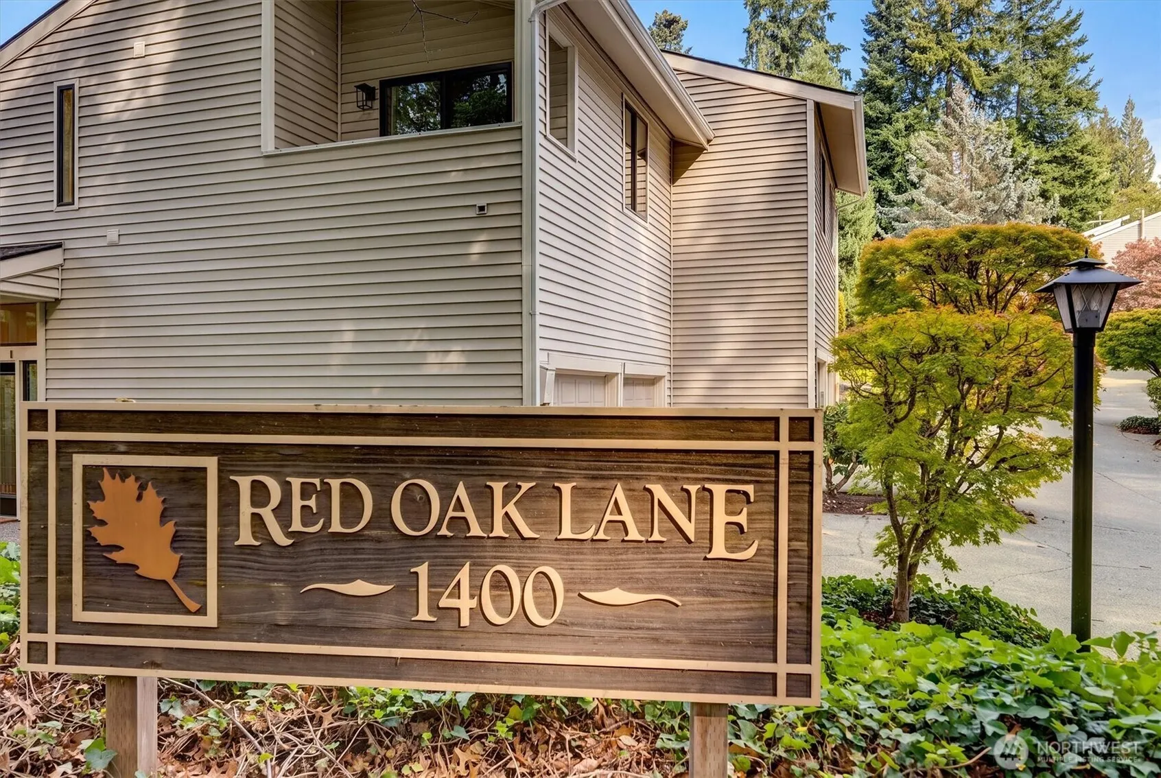 1400 Bellevue Way SE #1, Bellevue, WA 98004-7148