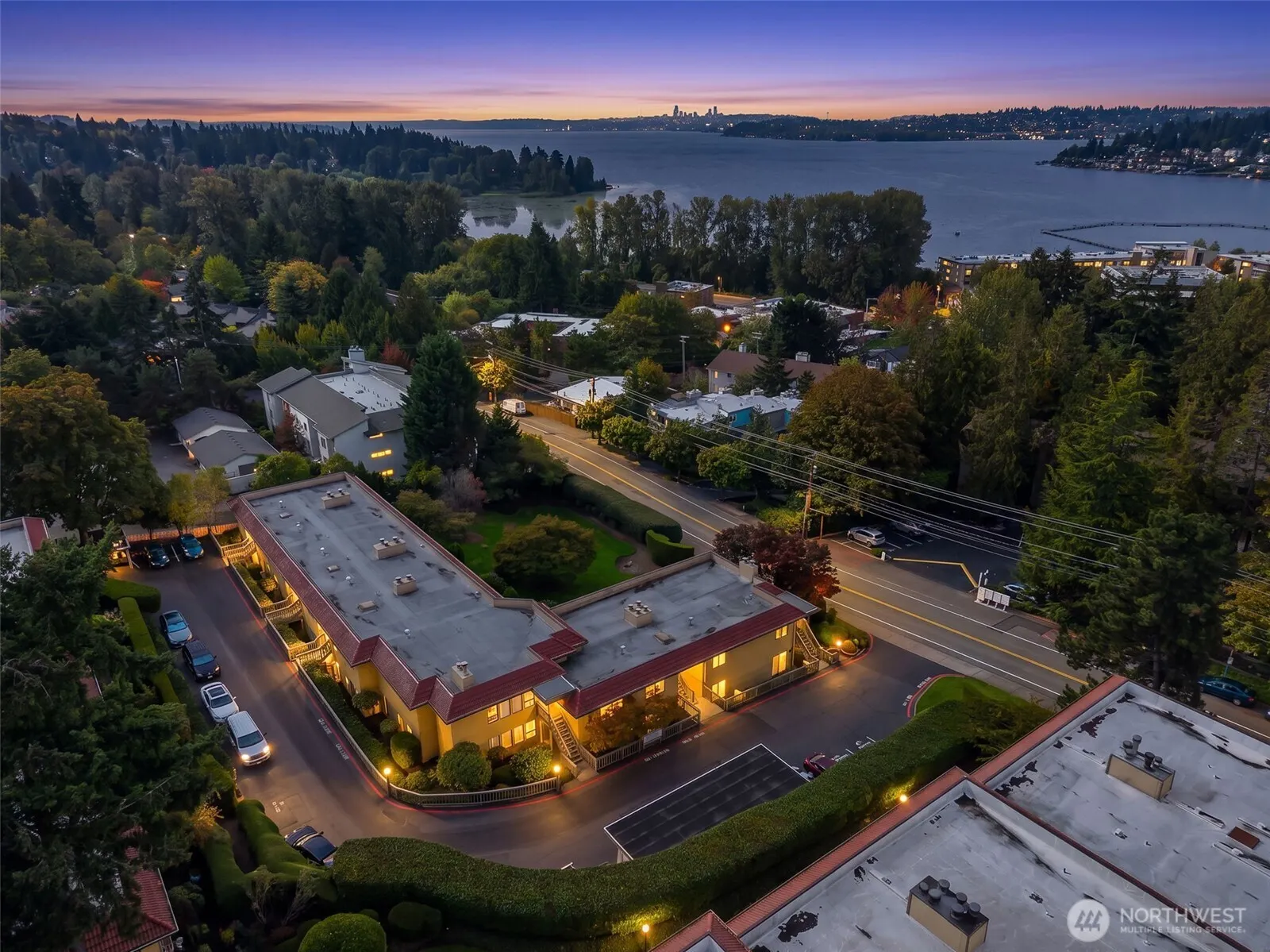 11618 100th Avenue NE #111, Kirkland, WA 98034