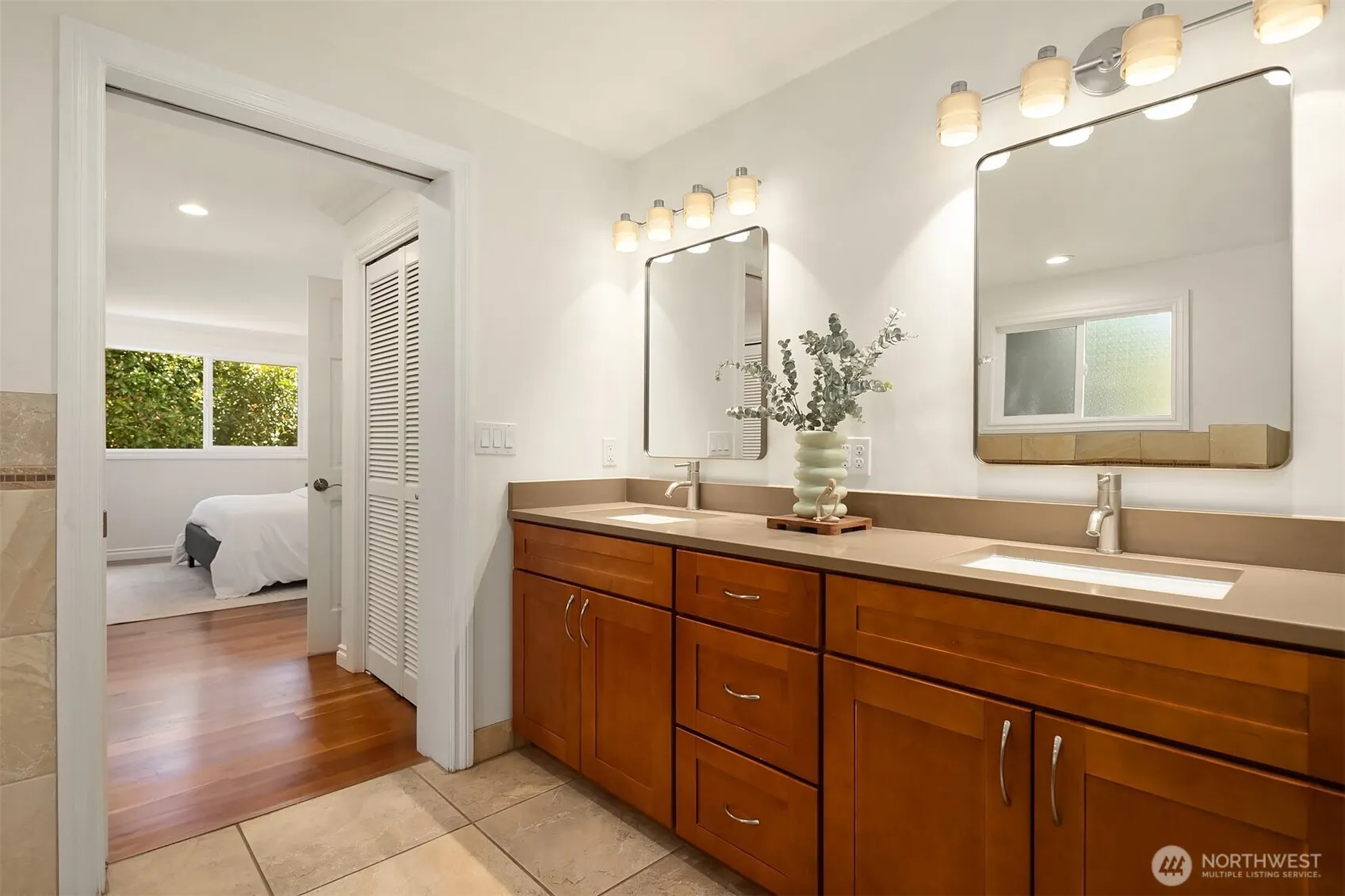 500 Waverly Way , Kirkland, WA 98033