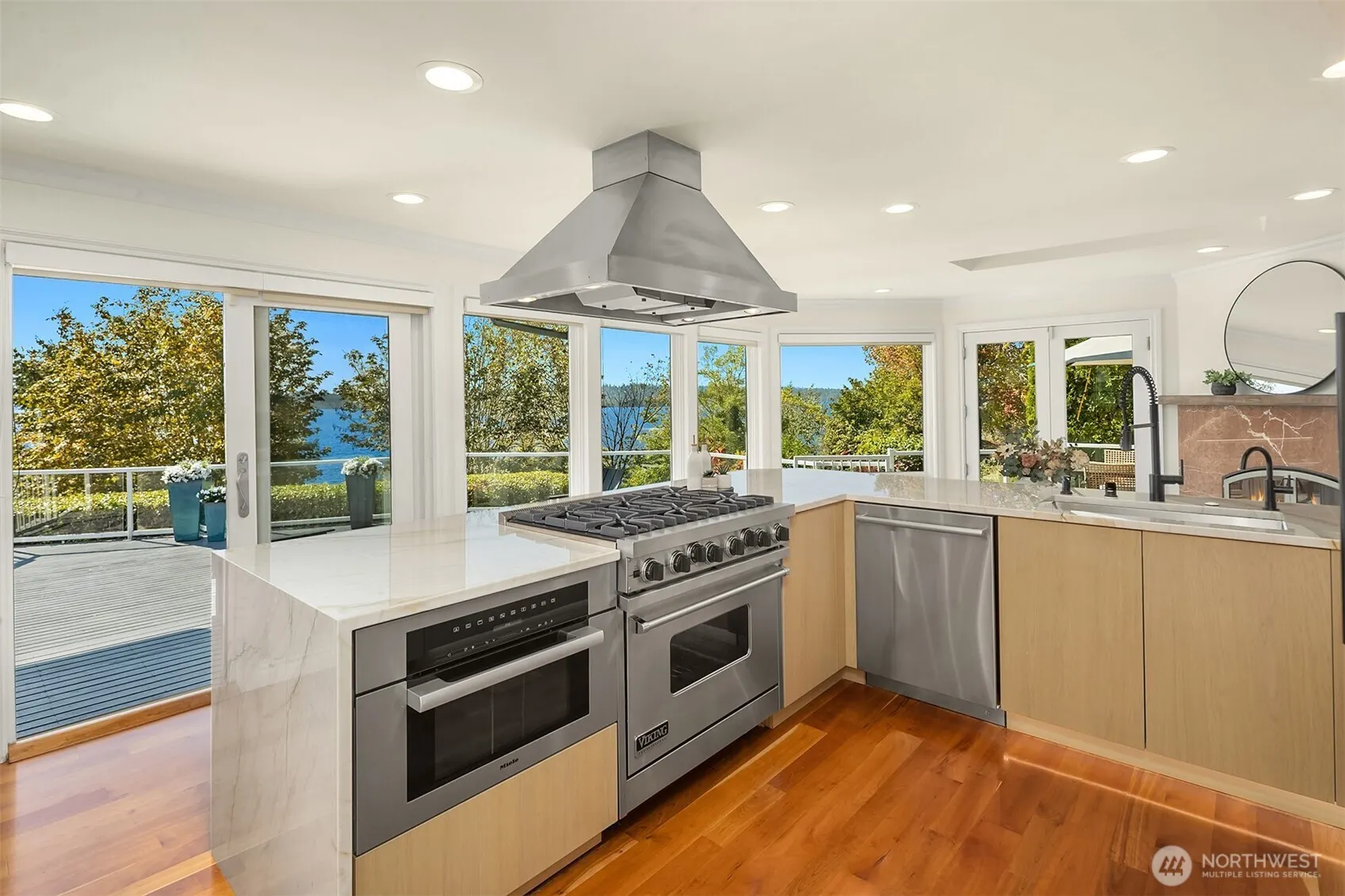 500 Waverly Way , Kirkland, WA 98033