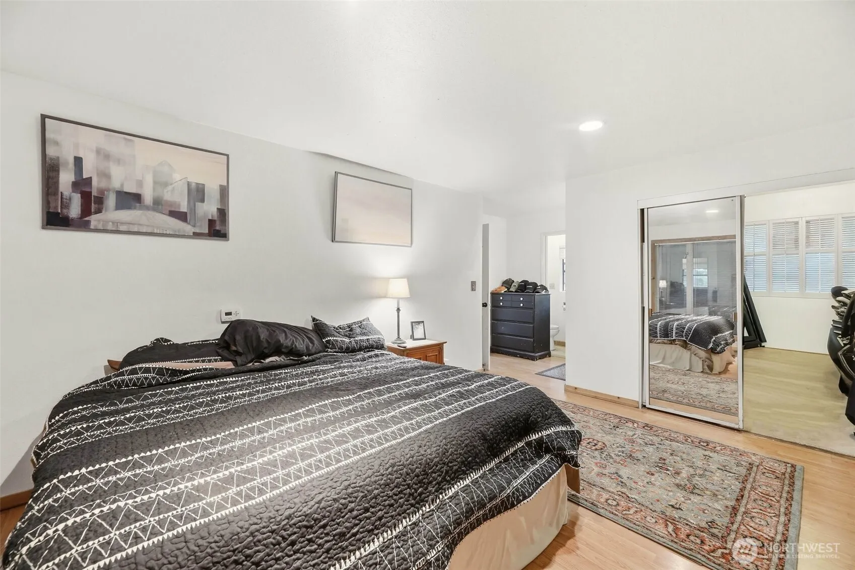 12832 Holiday Drive NE, Kirkland, WA 98034