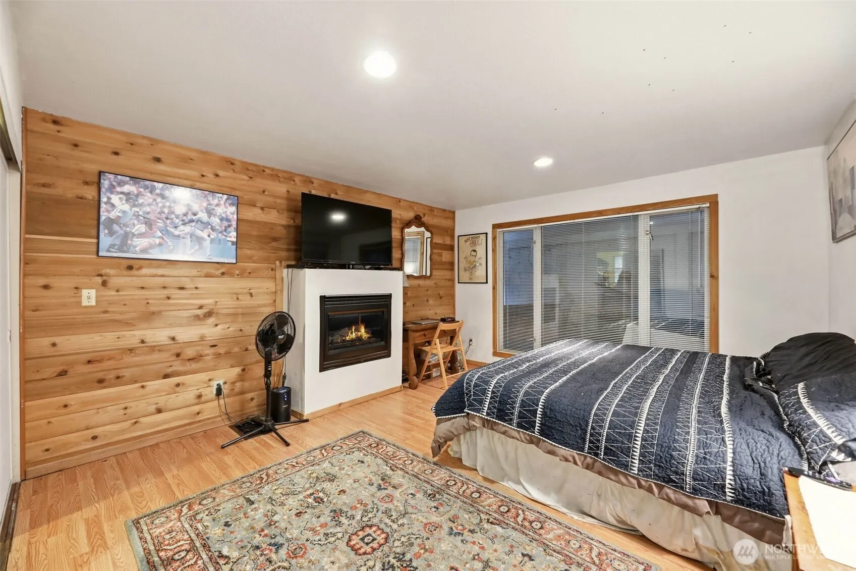 12832 Holiday Drive NE, Kirkland, WA 98034