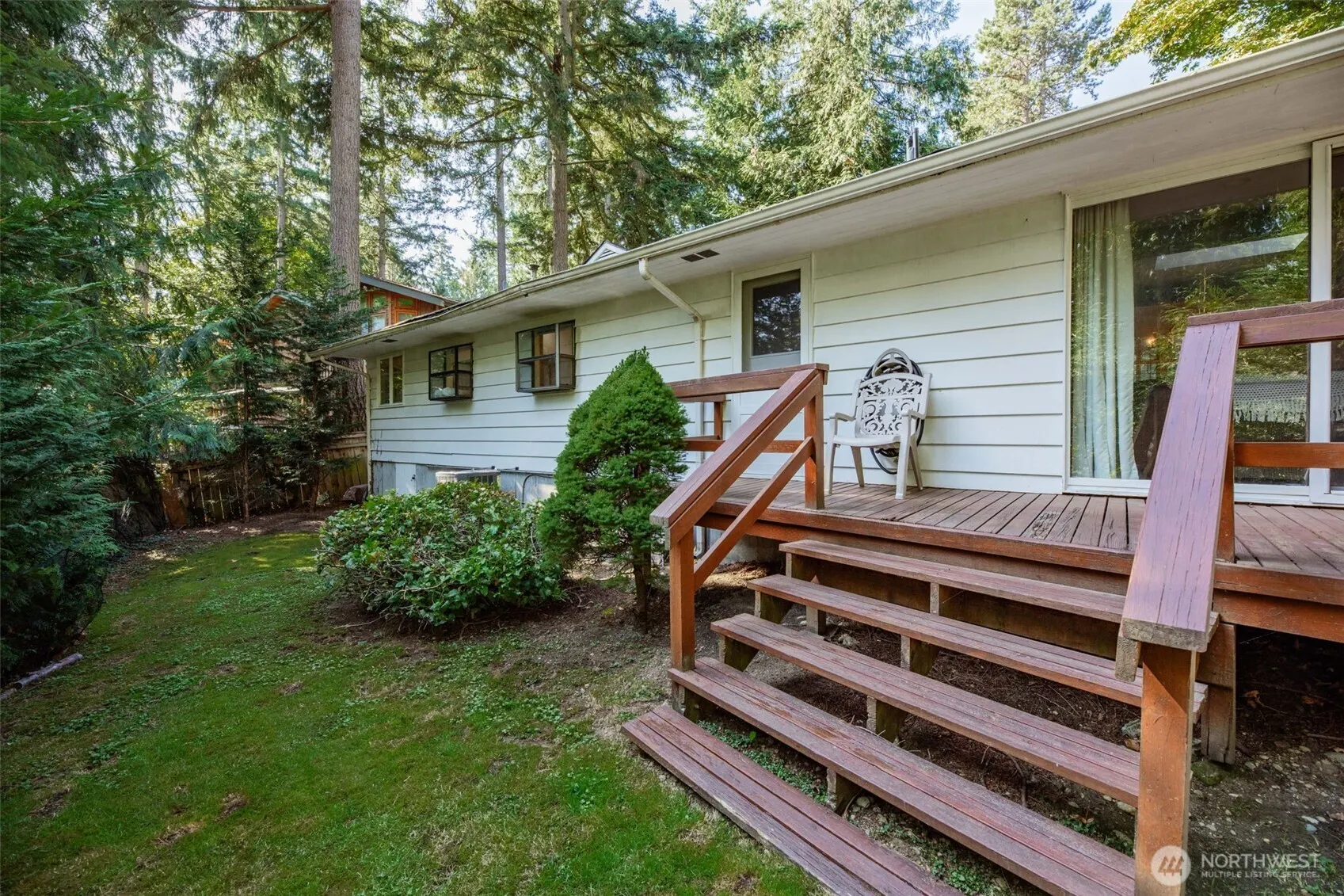 12832 Holiday Drive NE, Kirkland, WA 98034