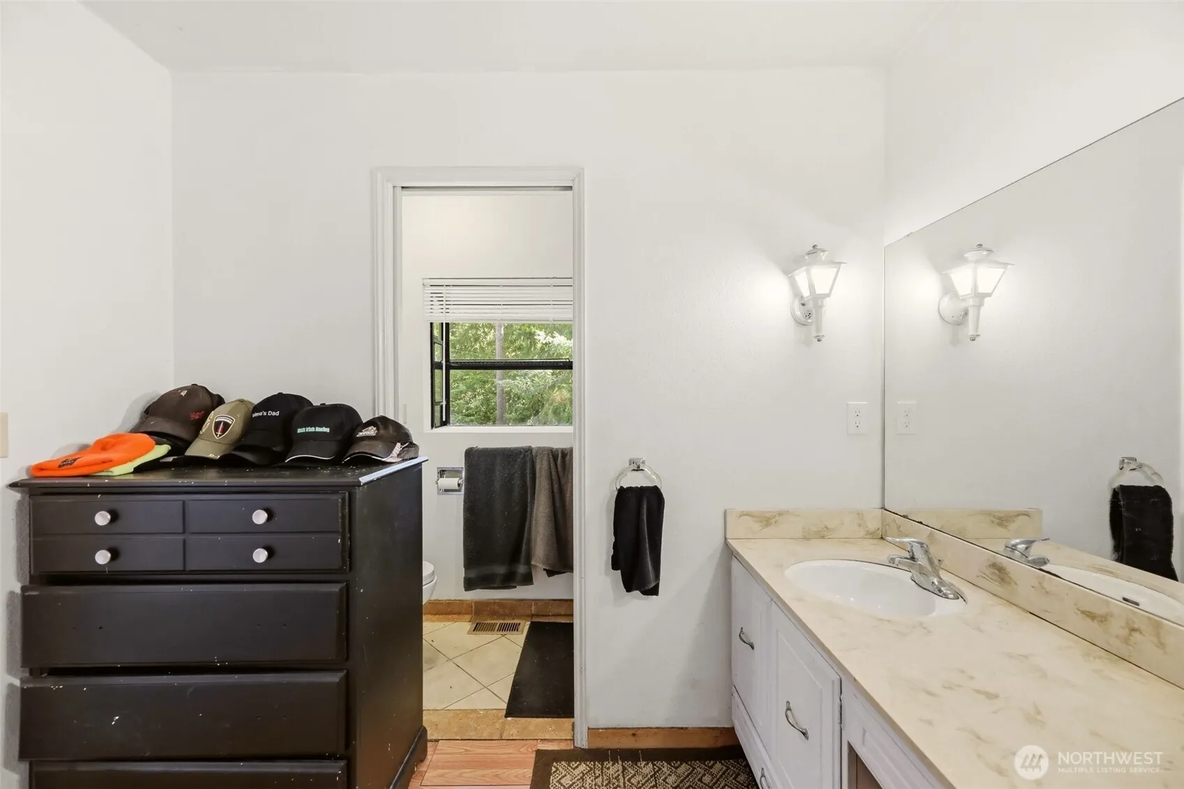 12832 Holiday Drive NE, Kirkland, WA 98034