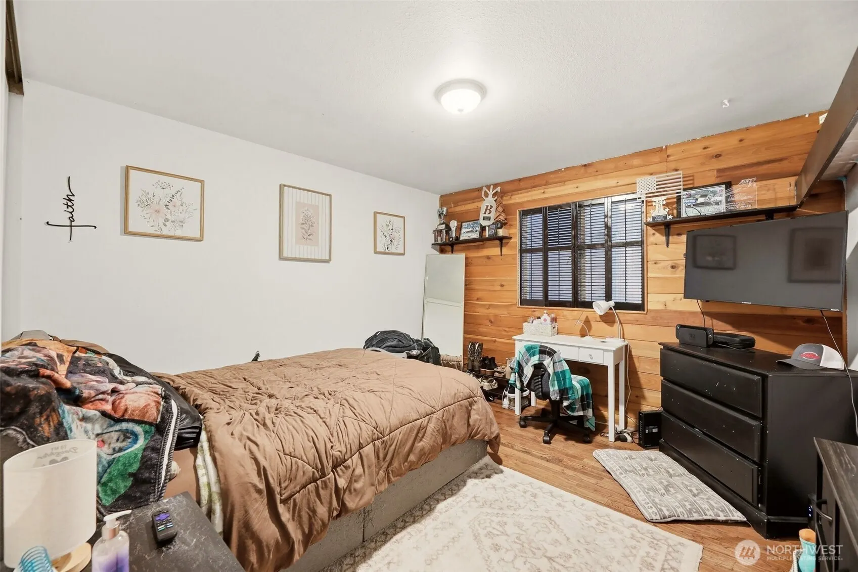 12832 Holiday Drive NE, Kirkland, WA 98034