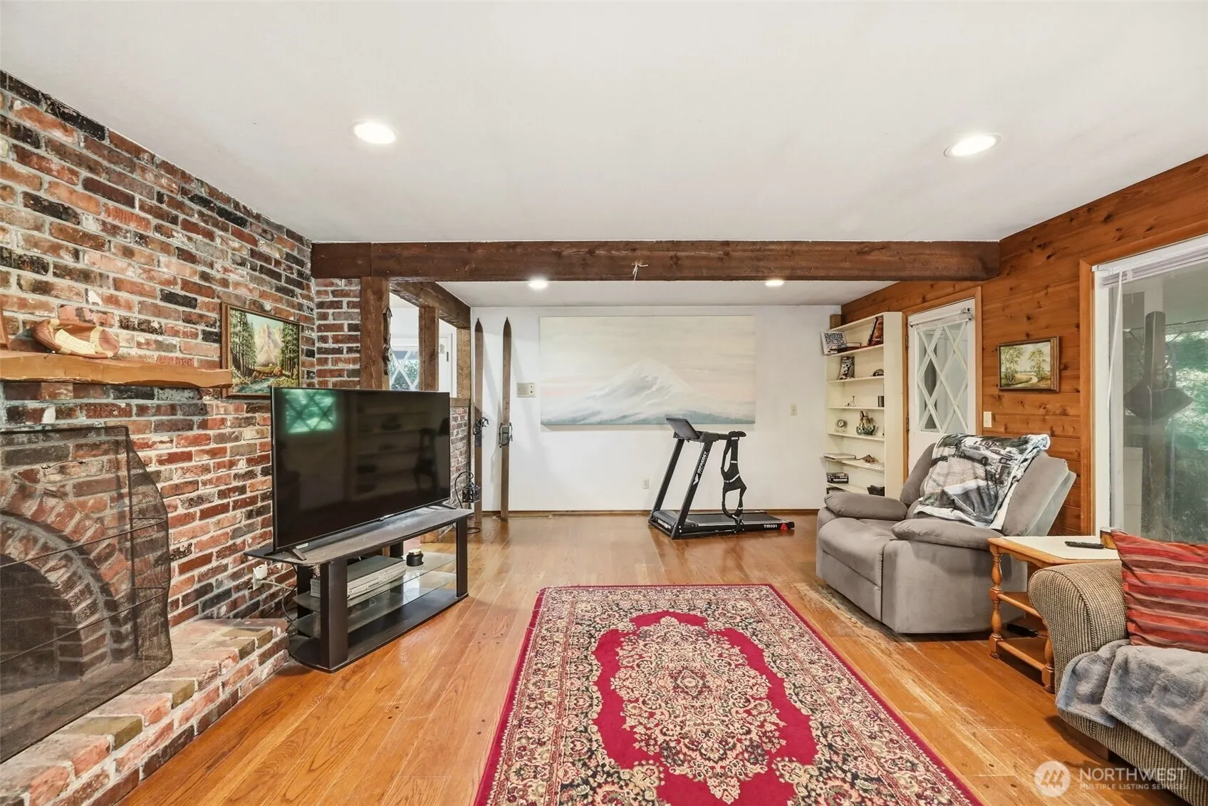 12832 Holiday Drive NE, Kirkland, WA 98034