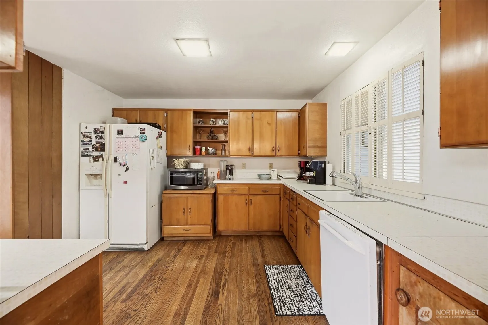 12832 Holiday Drive NE, Kirkland, WA 98034