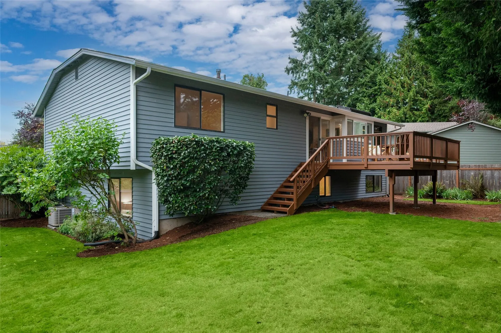 10026 NE 140th St , Kirkland, WA 98034