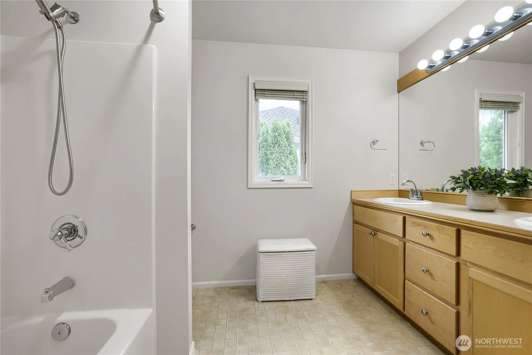 916 275th Place SE, Sammamish, WA 98075