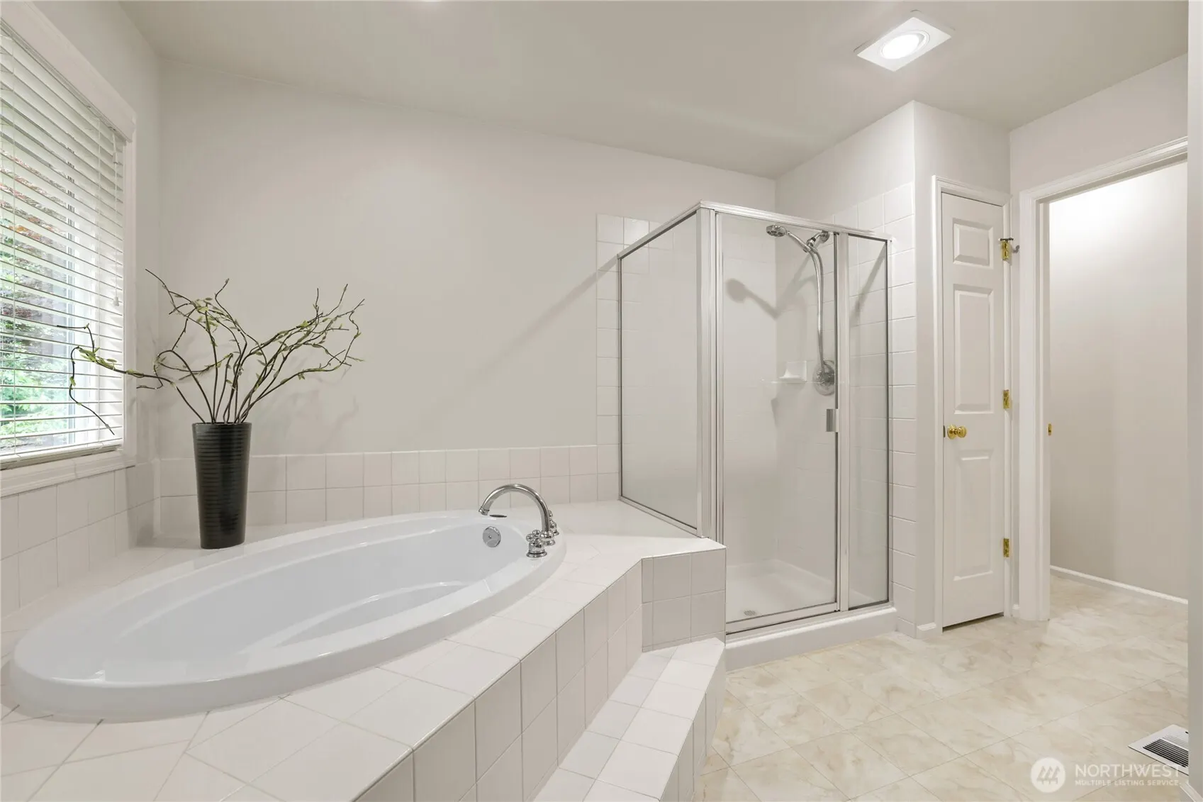 916 275th Place SE, Sammamish, WA 98075