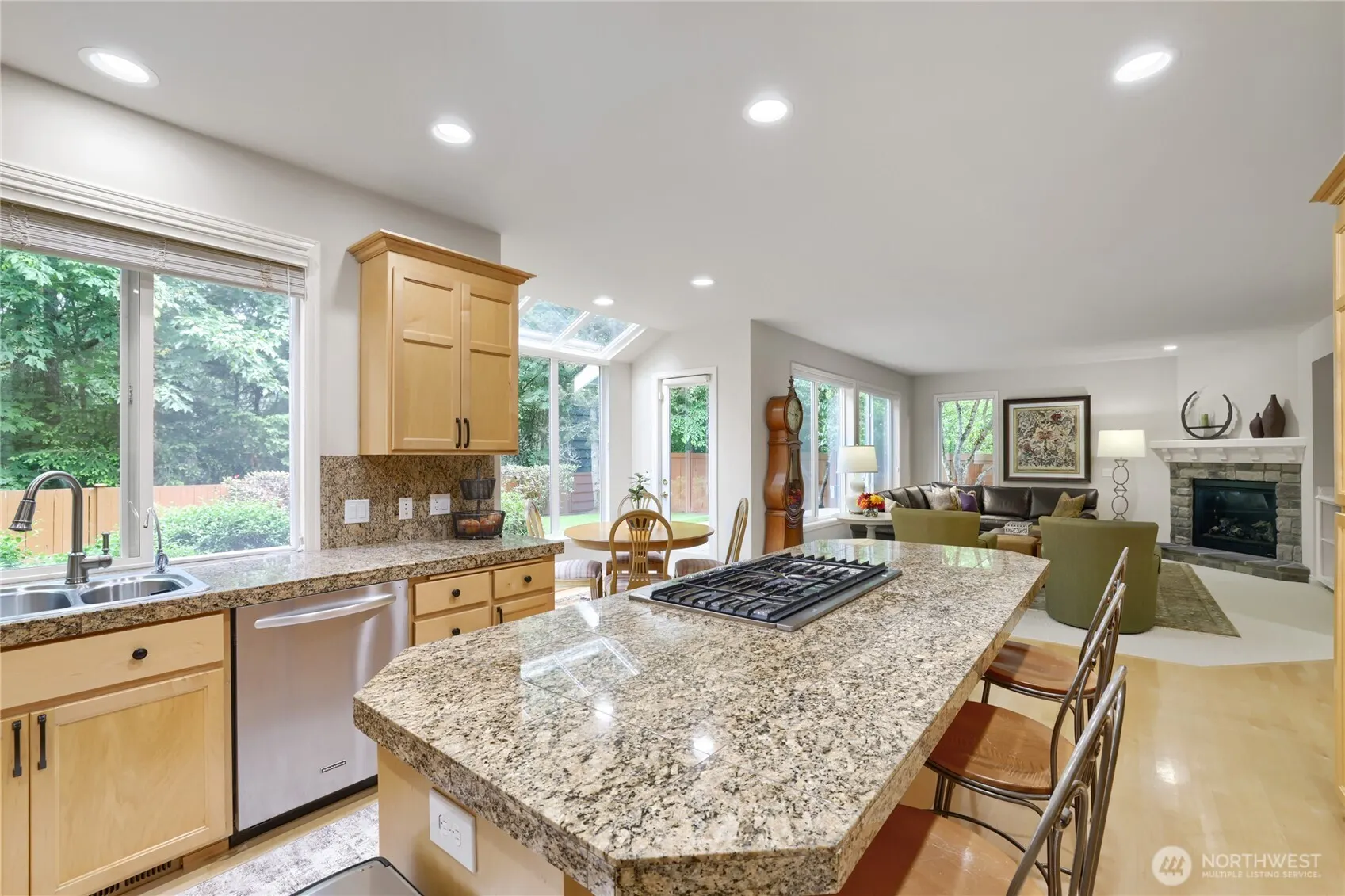 916 275th Place SE, Sammamish, WA 98075