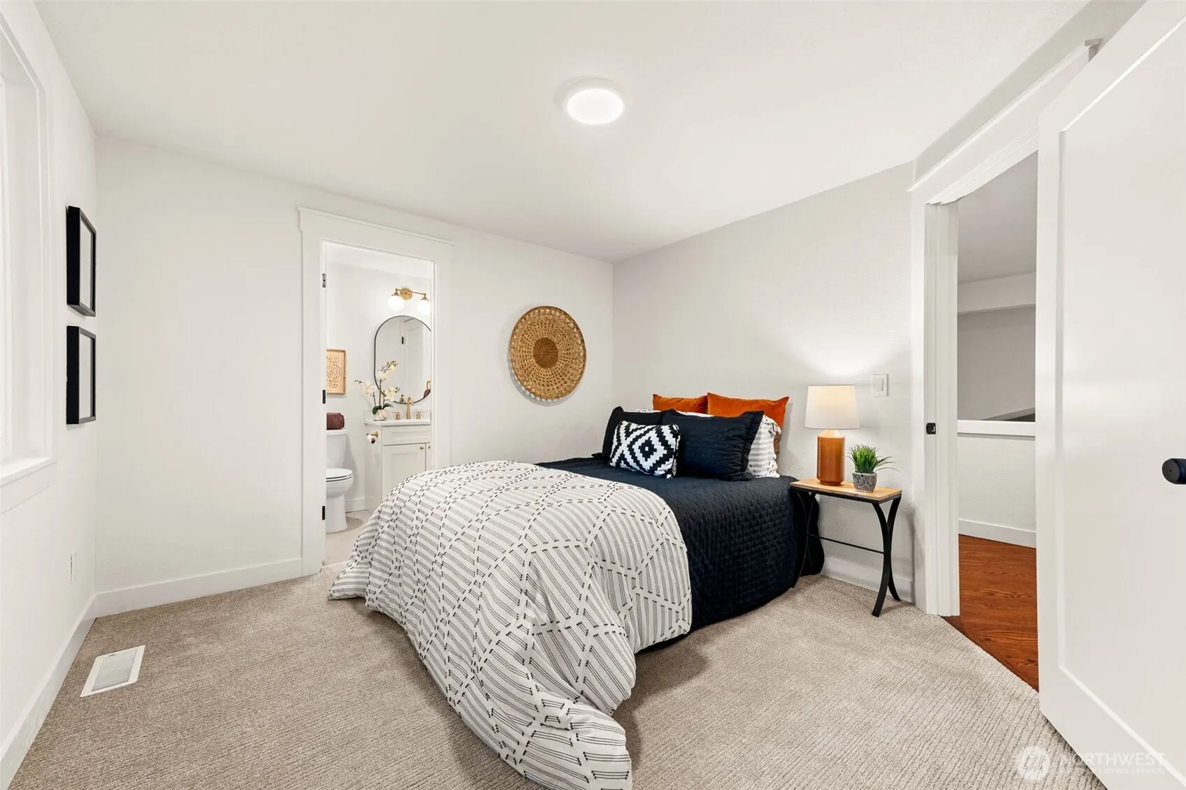11706 NE 107th Place , Kirkland, WA 98033