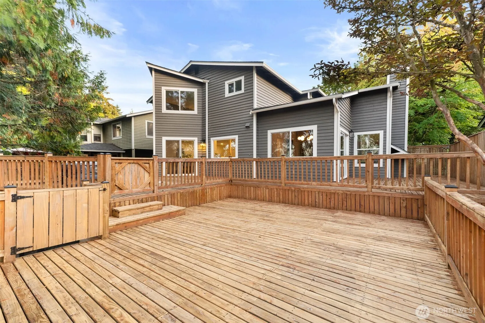 11706 NE 107th Place , Kirkland, WA 98033