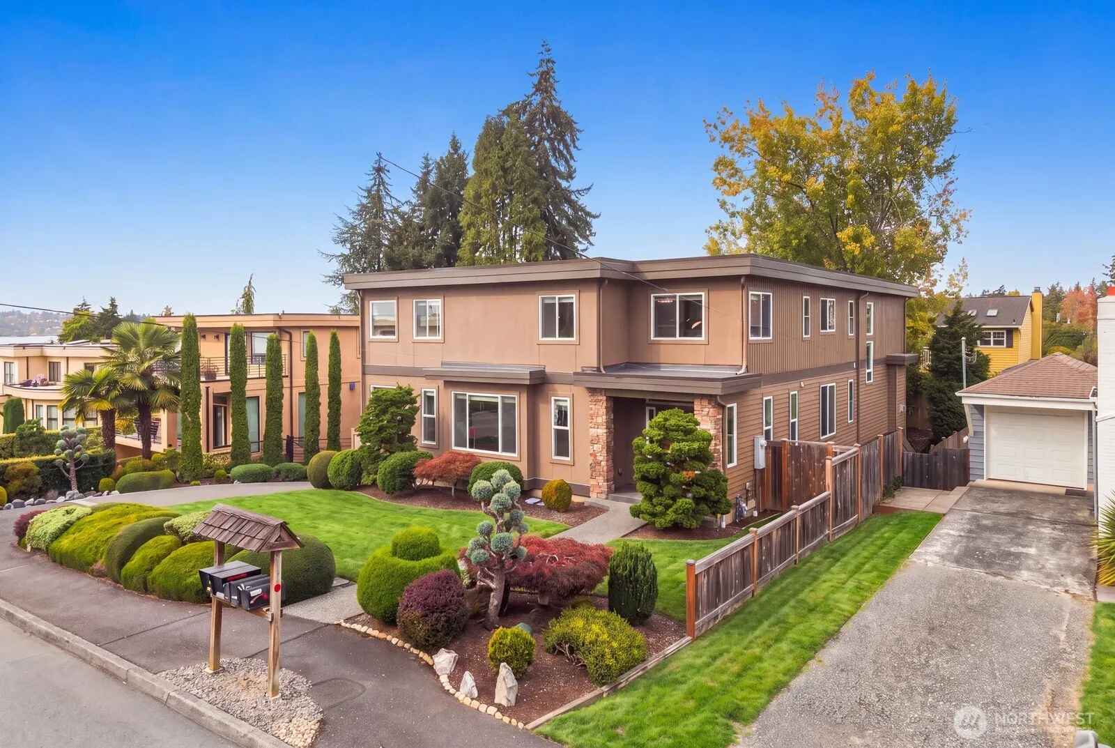 10220 NE 64th Street , Kirkland, WA 98033