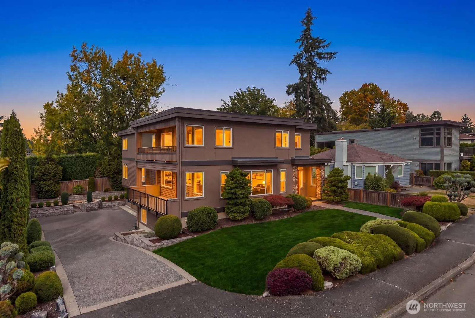 10220 NE 64th Street , Kirkland, WA 98033