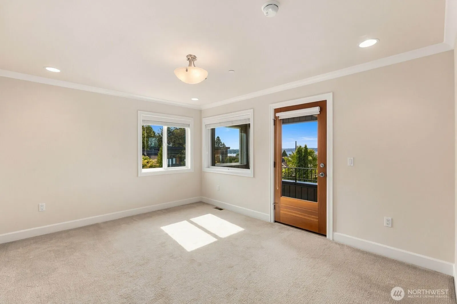 10220 NE 64th Street , Kirkland, WA 98033