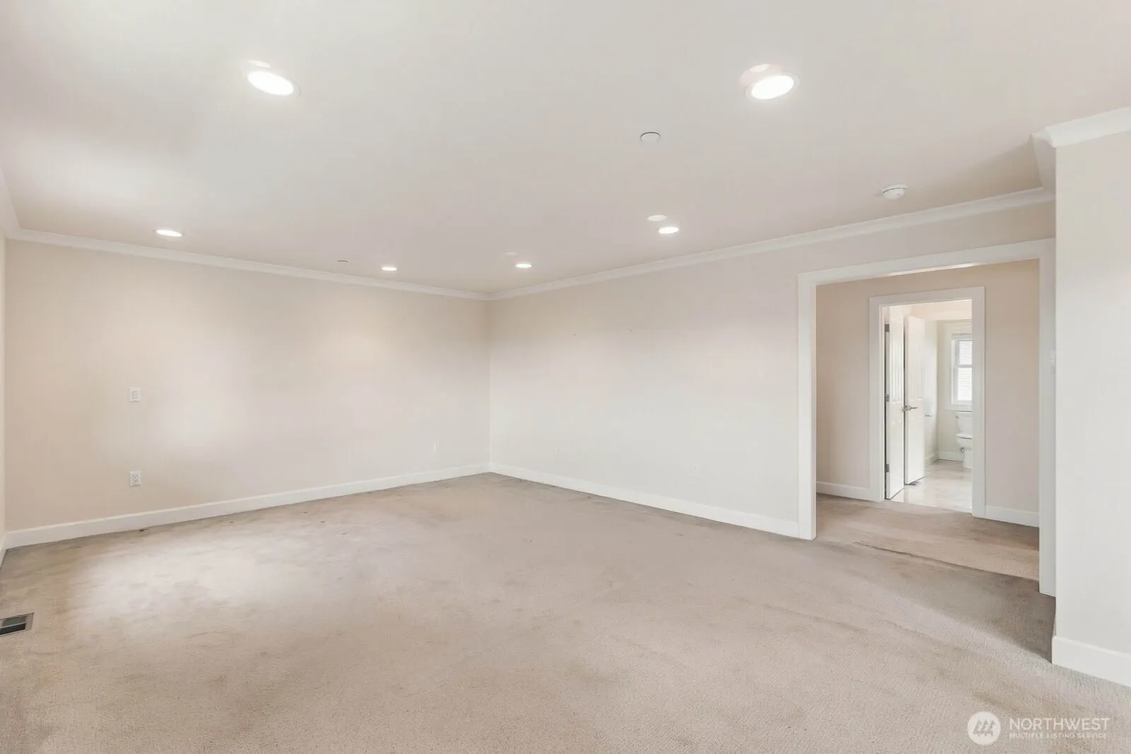 10220 NE 64th Street , Kirkland, WA 98033