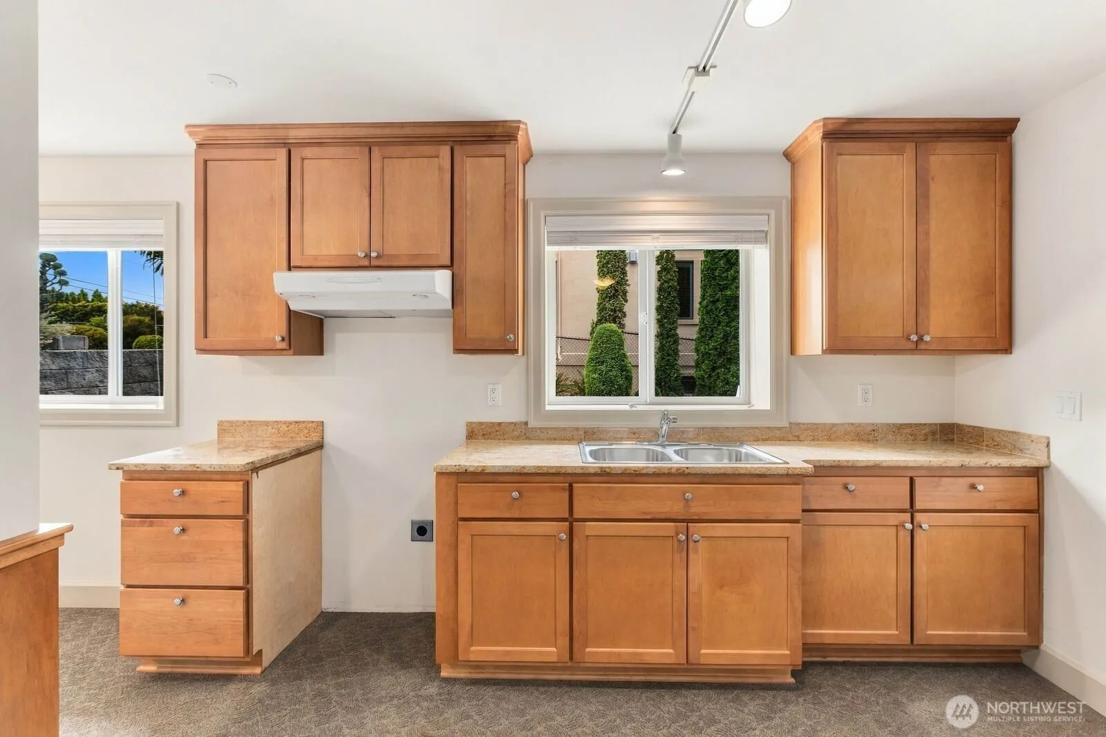 10220 NE 64th Street , Kirkland, WA 98033
