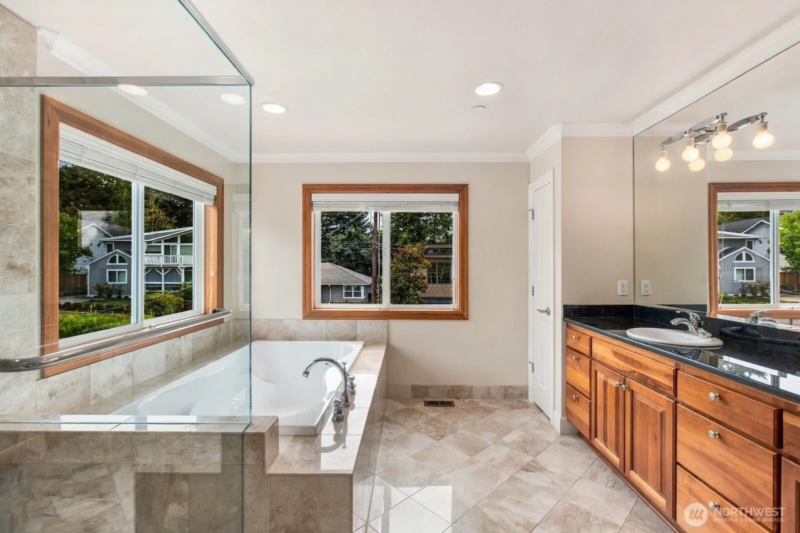 10220 NE 64th Street , Kirkland, WA 98033