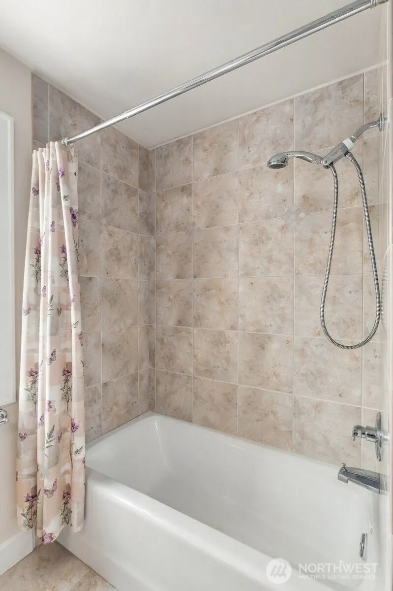 10220 NE 64th Street , Kirkland, WA 98033