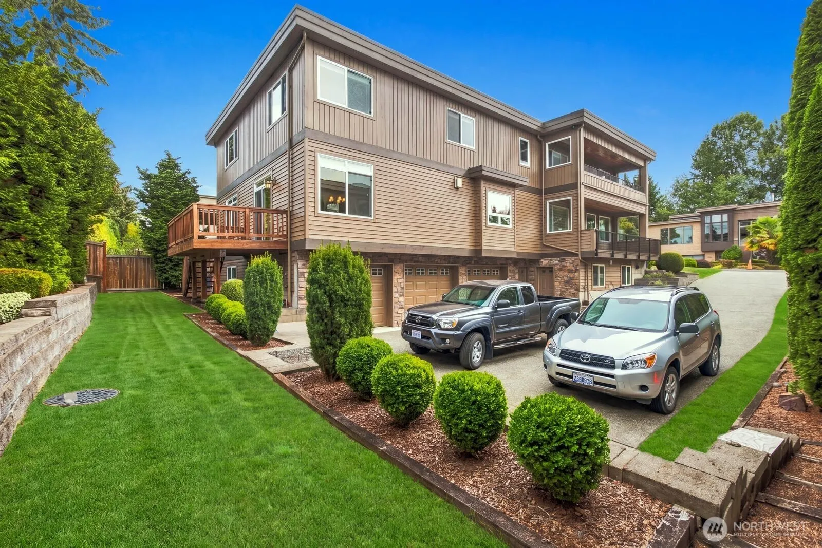 10220 NE 64th Street , Kirkland, WA 98033
