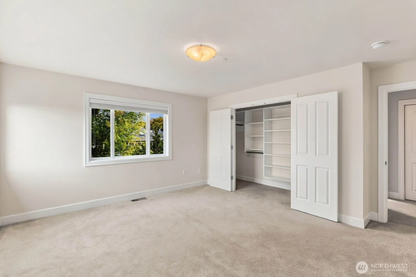 10220 NE 64th Street , Kirkland, WA 98033