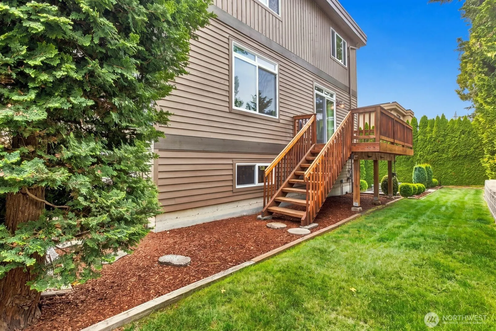 10220 NE 64th Street , Kirkland, WA 98033