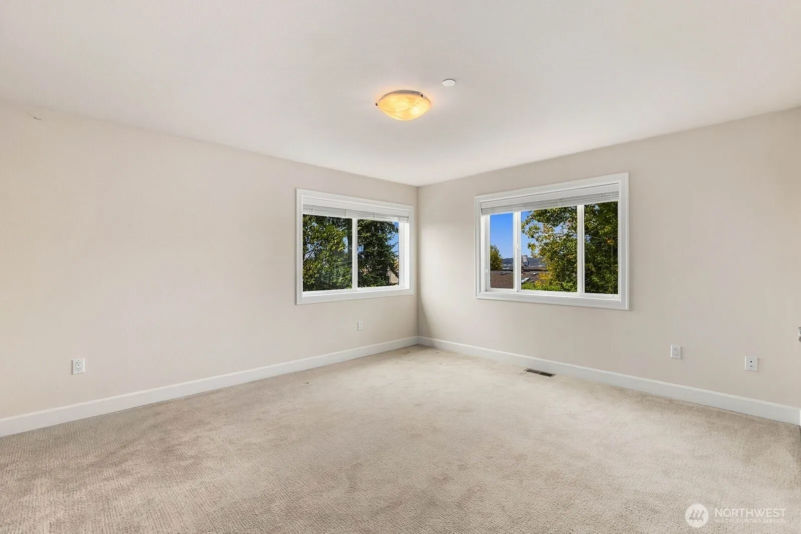 10220 NE 64th Street , Kirkland, WA 98033