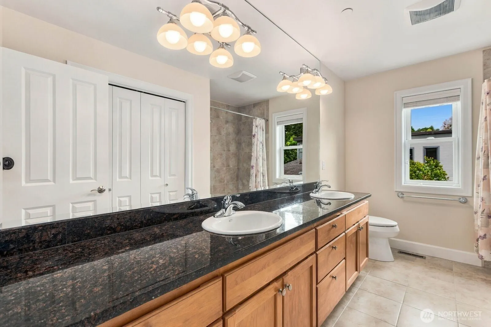 10220 NE 64th Street , Kirkland, WA 98033