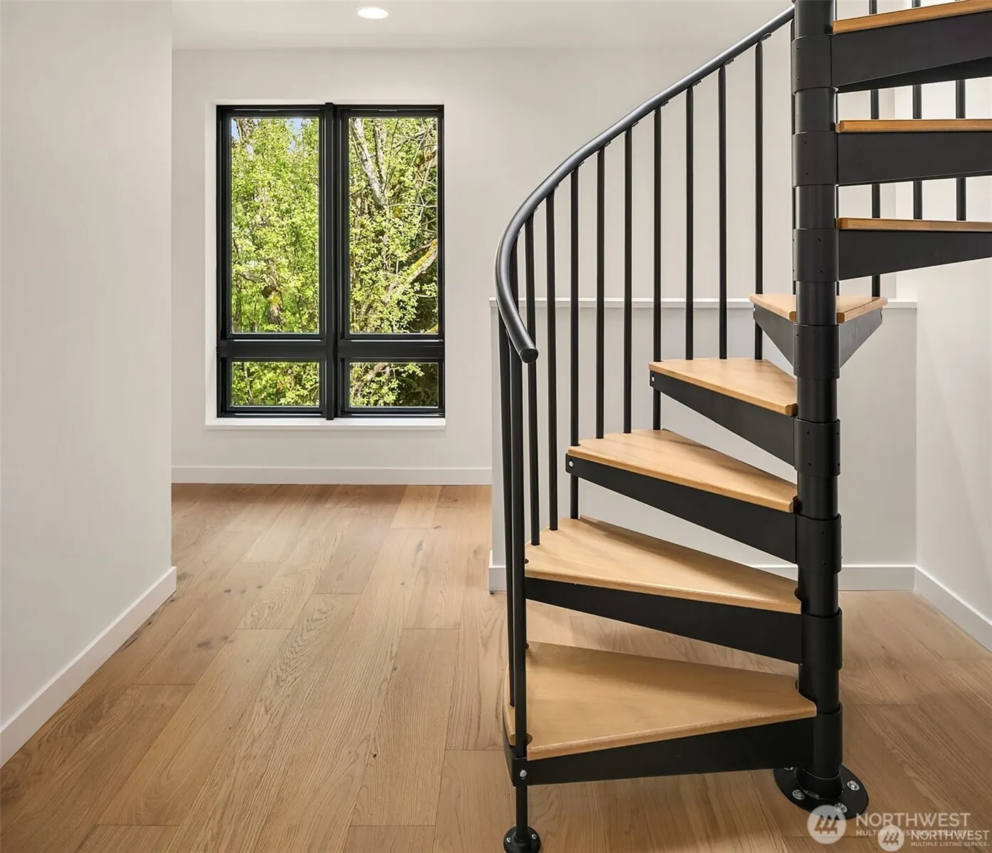 298 118th Avenue SE, Bellevue, WA 98005