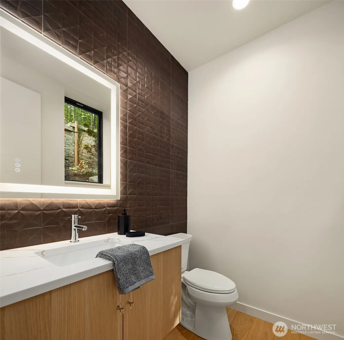 298 118th Avenue SE, Bellevue, WA 98005
