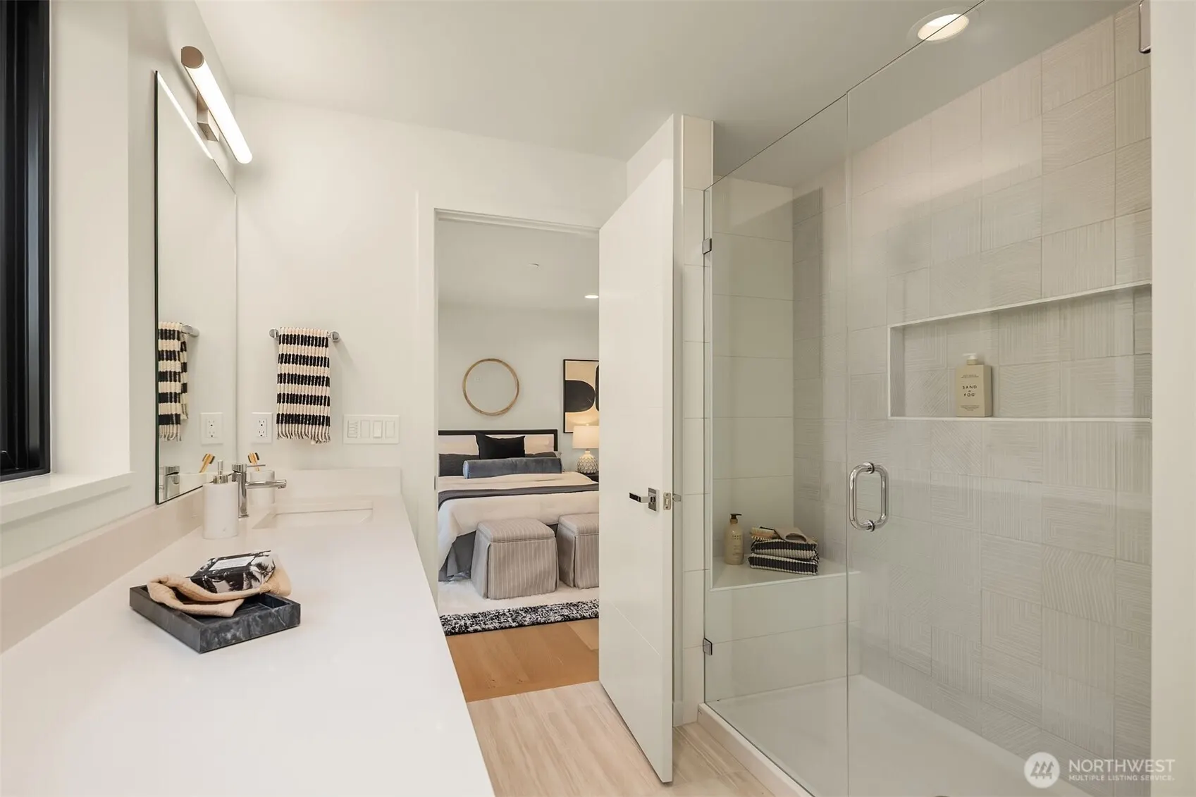 298 118th Avenue SE, Bellevue, WA 98005