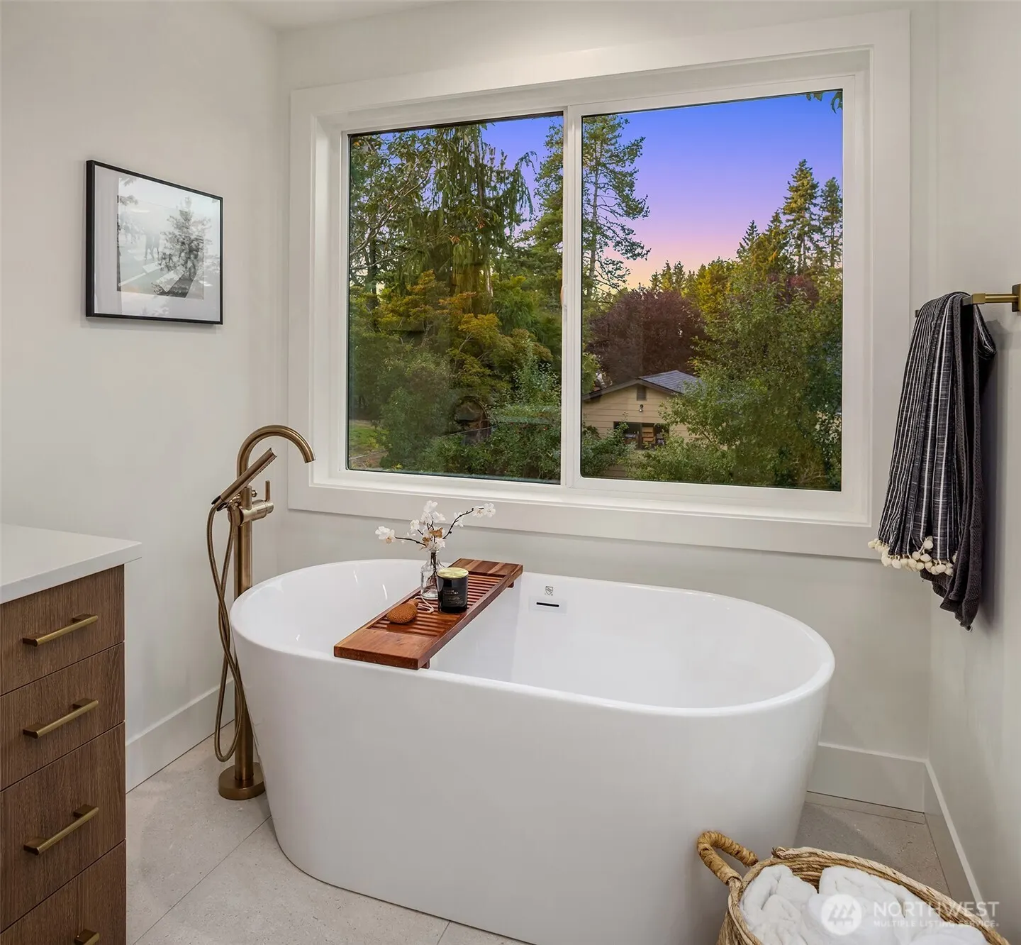 13662 NE 101st Street , Kirkland, WA 98033