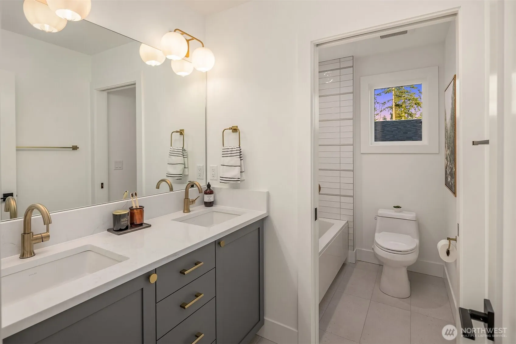 13662 NE 101st Street , Kirkland, WA 98033