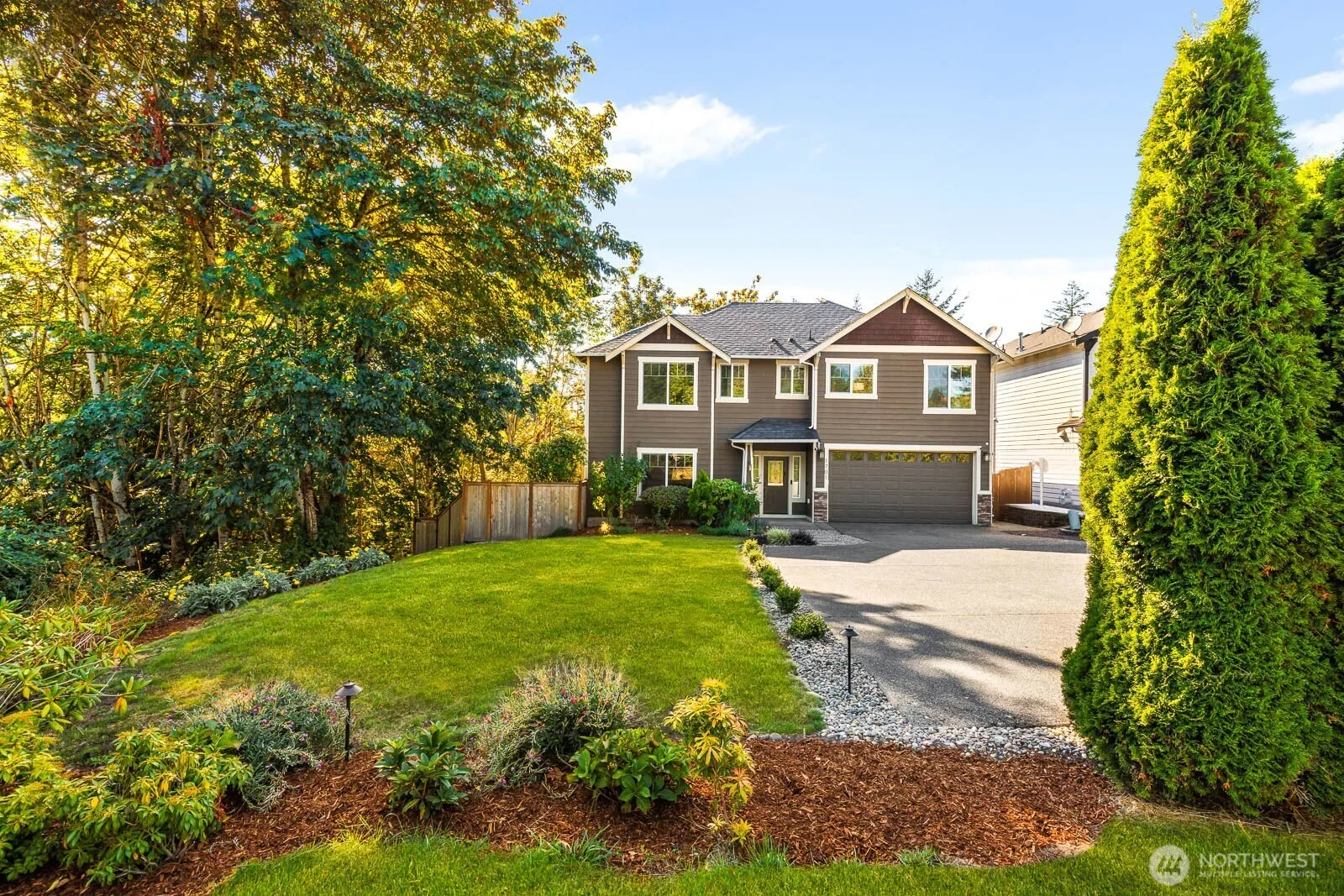 1701 Queen Ct NE , Renton, WA 98056