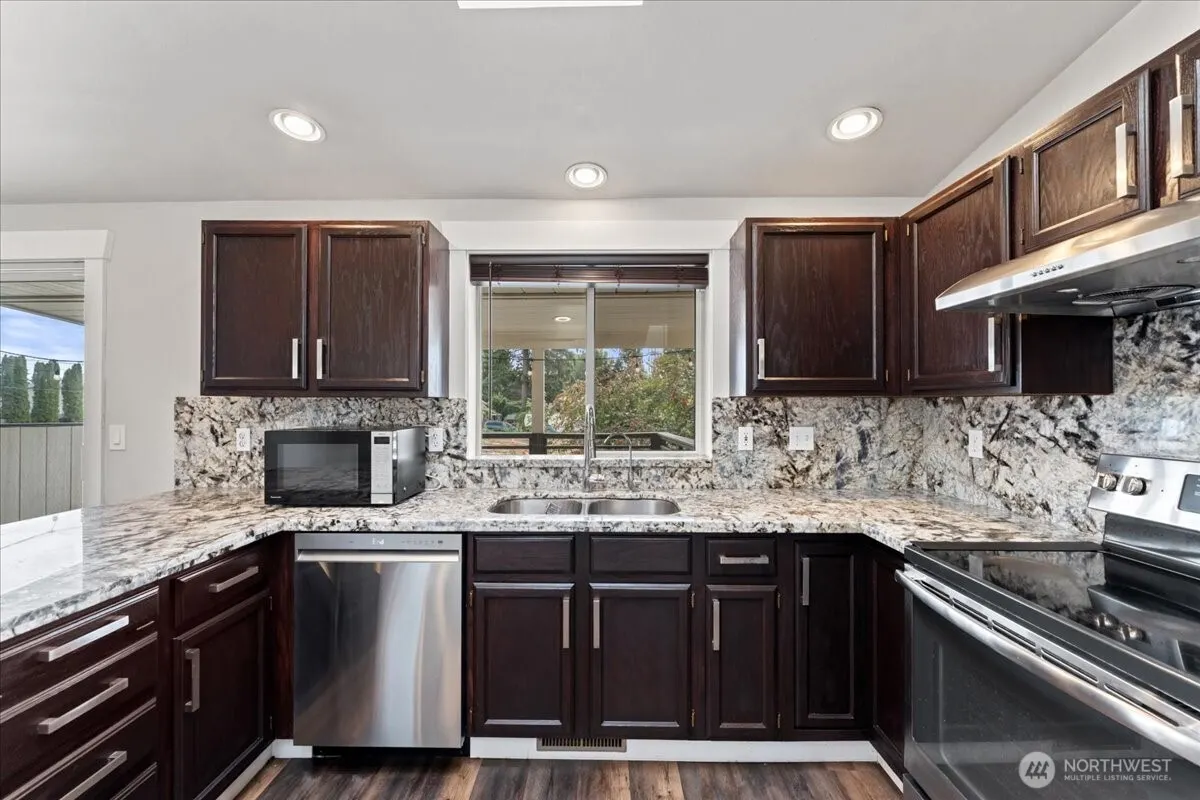 21329 108th Avenue SE, Kent, WA 98031