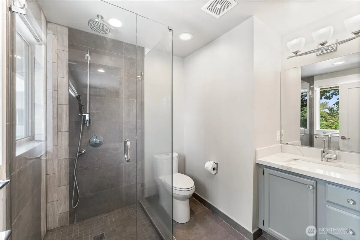 21329 108th Avenue SE, Kent, WA 98031