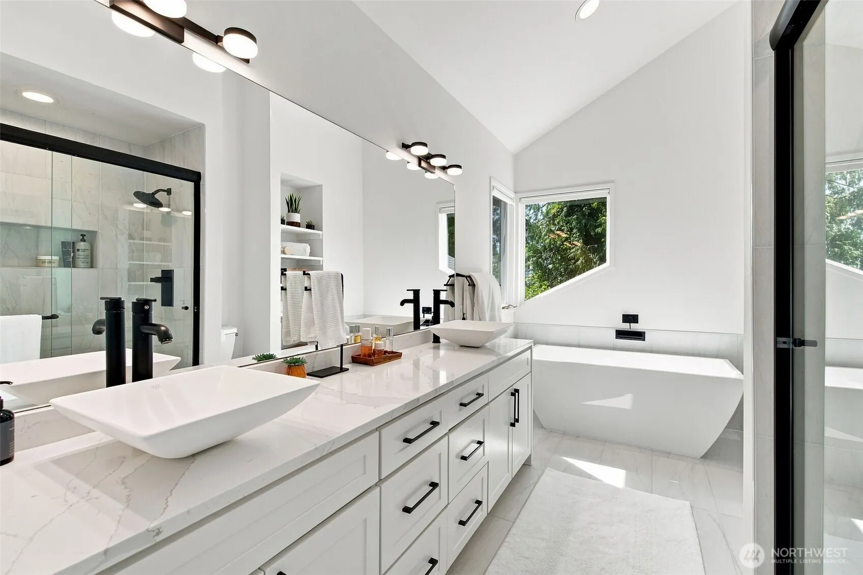 2002 W Lake Sammamish Parkway NE, Redmond, WA 98052