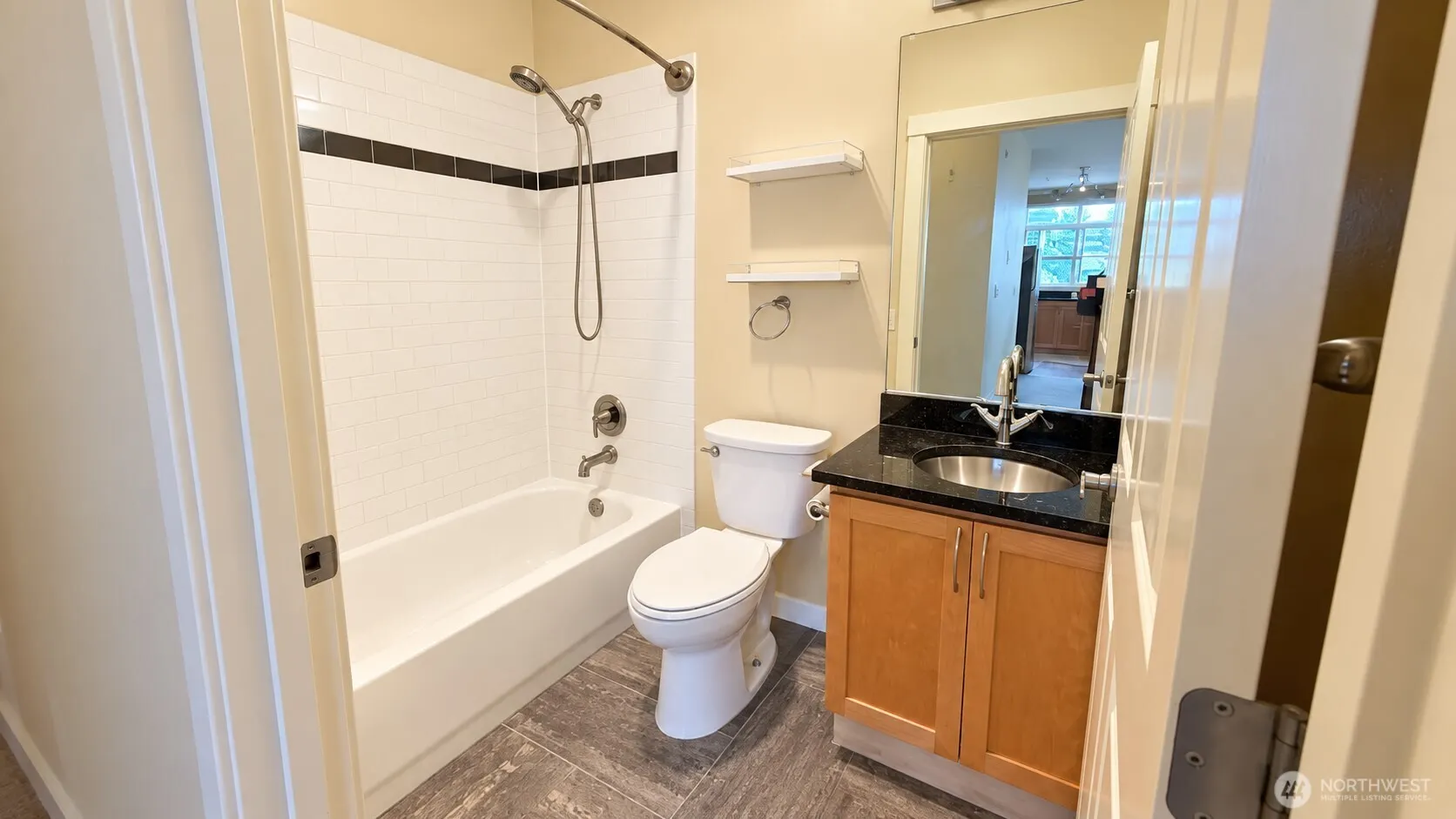 118 107th Avenue NE #B403, Bellevue, WA 98004