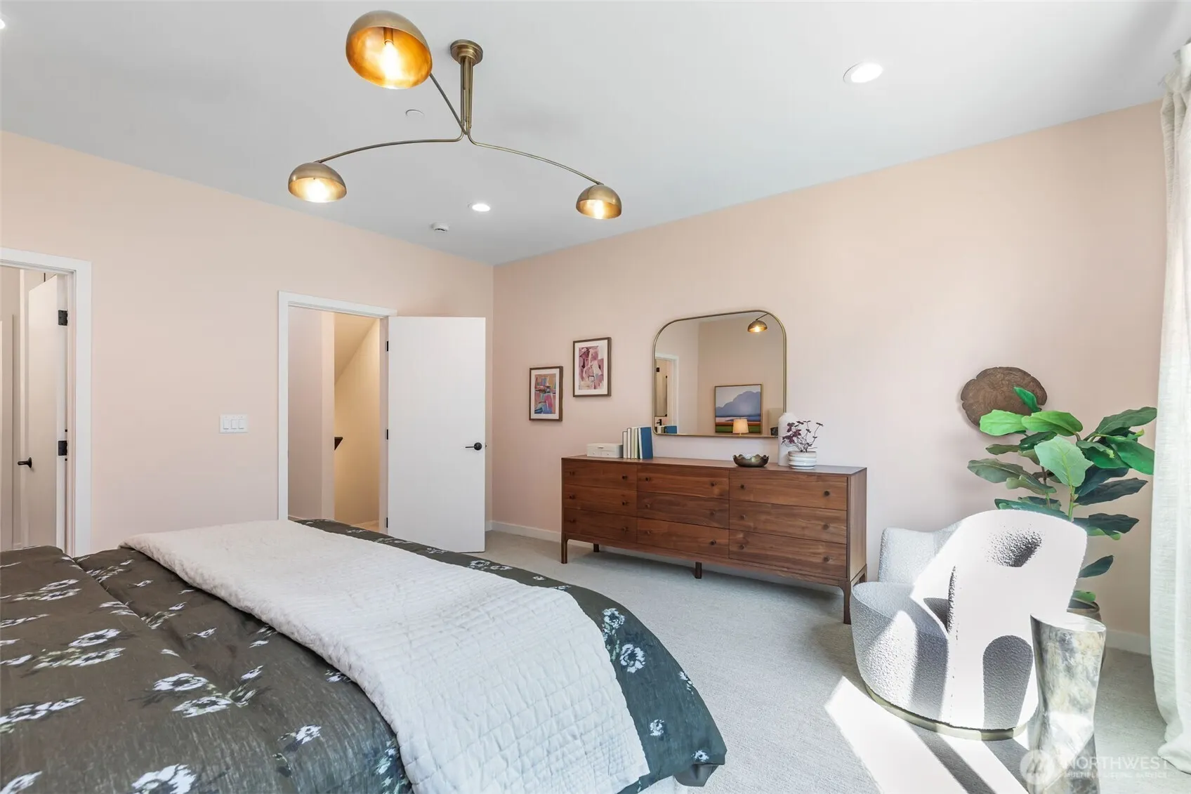 1129 129th Court NE, Bellevue, WA 98005