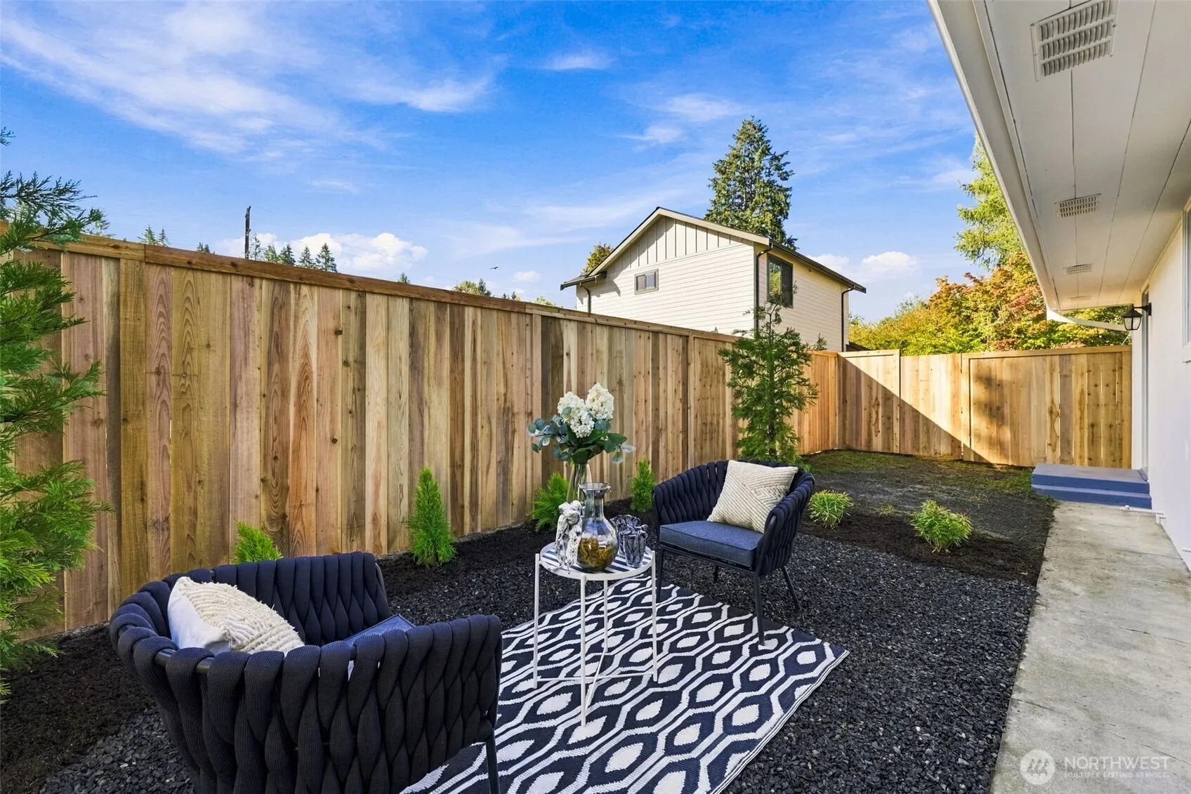 325 SE Andrews Street , Issaquah, WA 98027