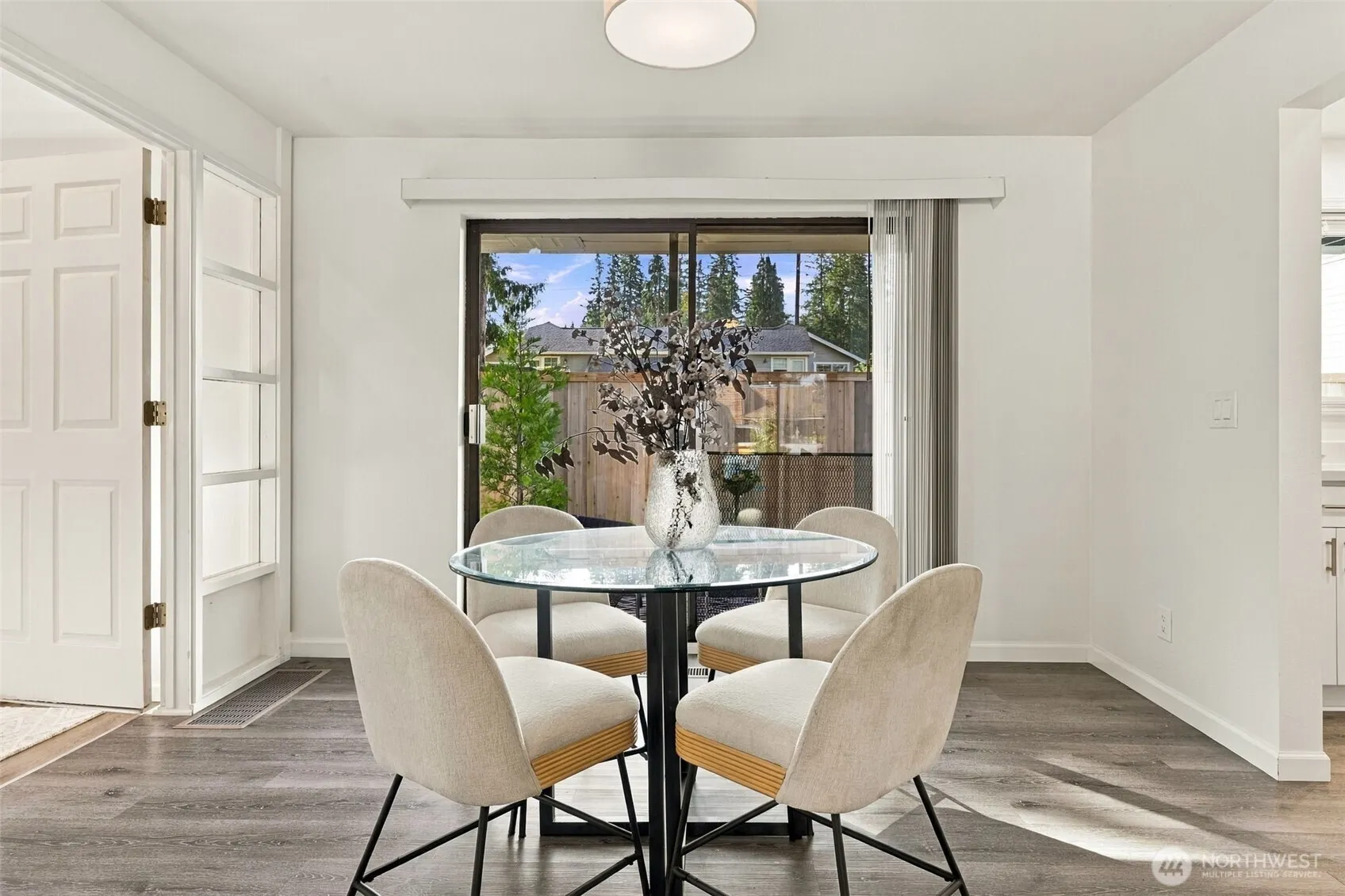 325 SE Andrews Street , Issaquah, WA 98027