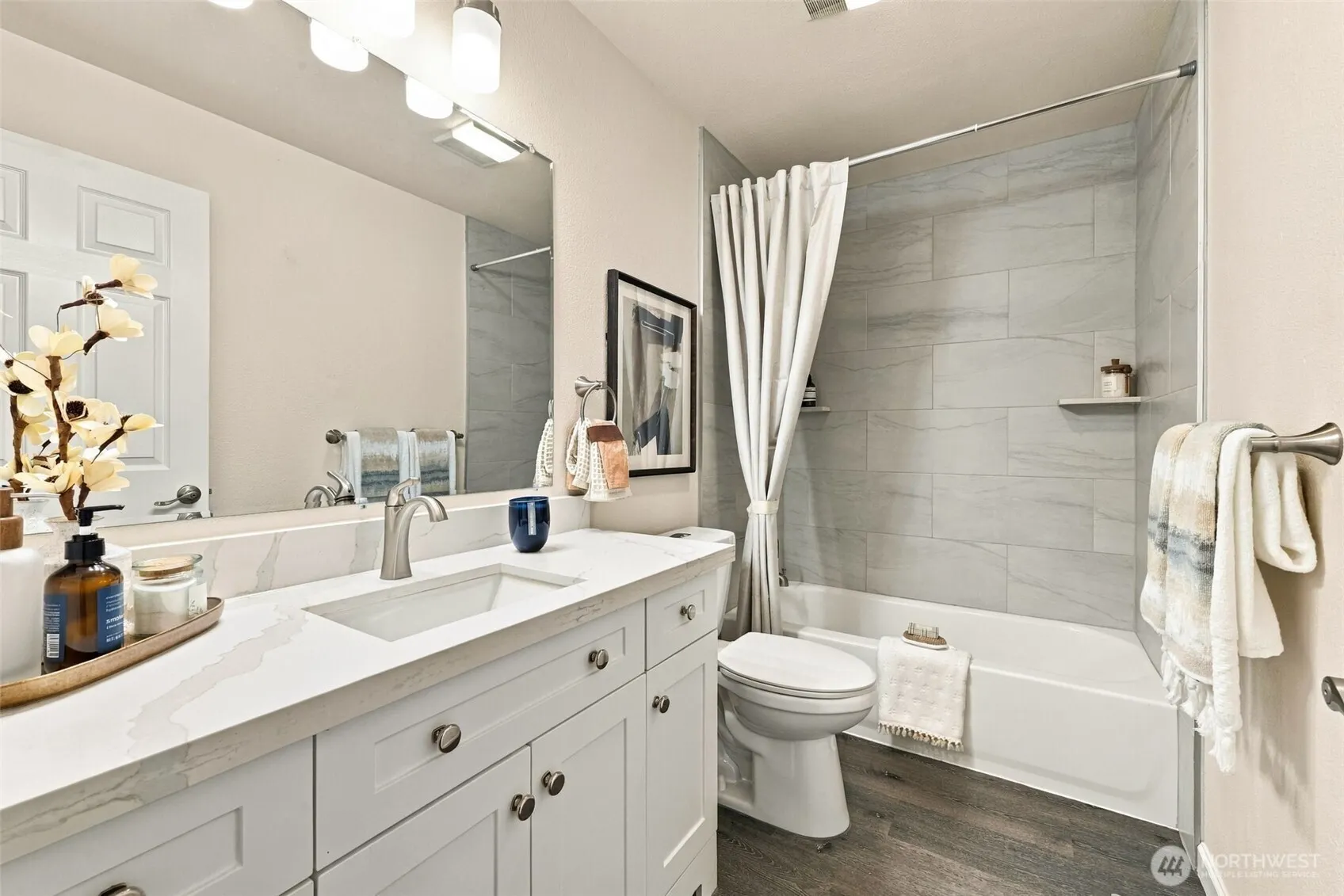 325 SE Andrews Street , Issaquah, WA 98027