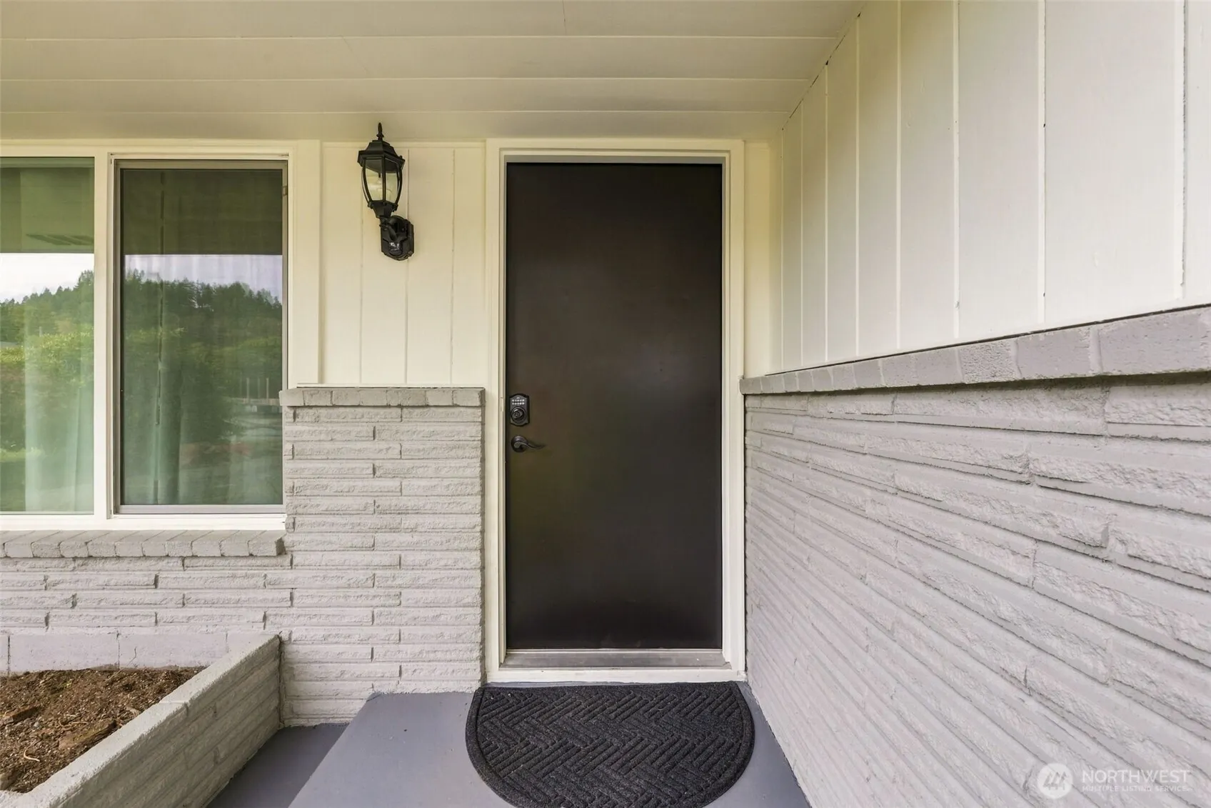 325 SE Andrews Street , Issaquah, WA 98027