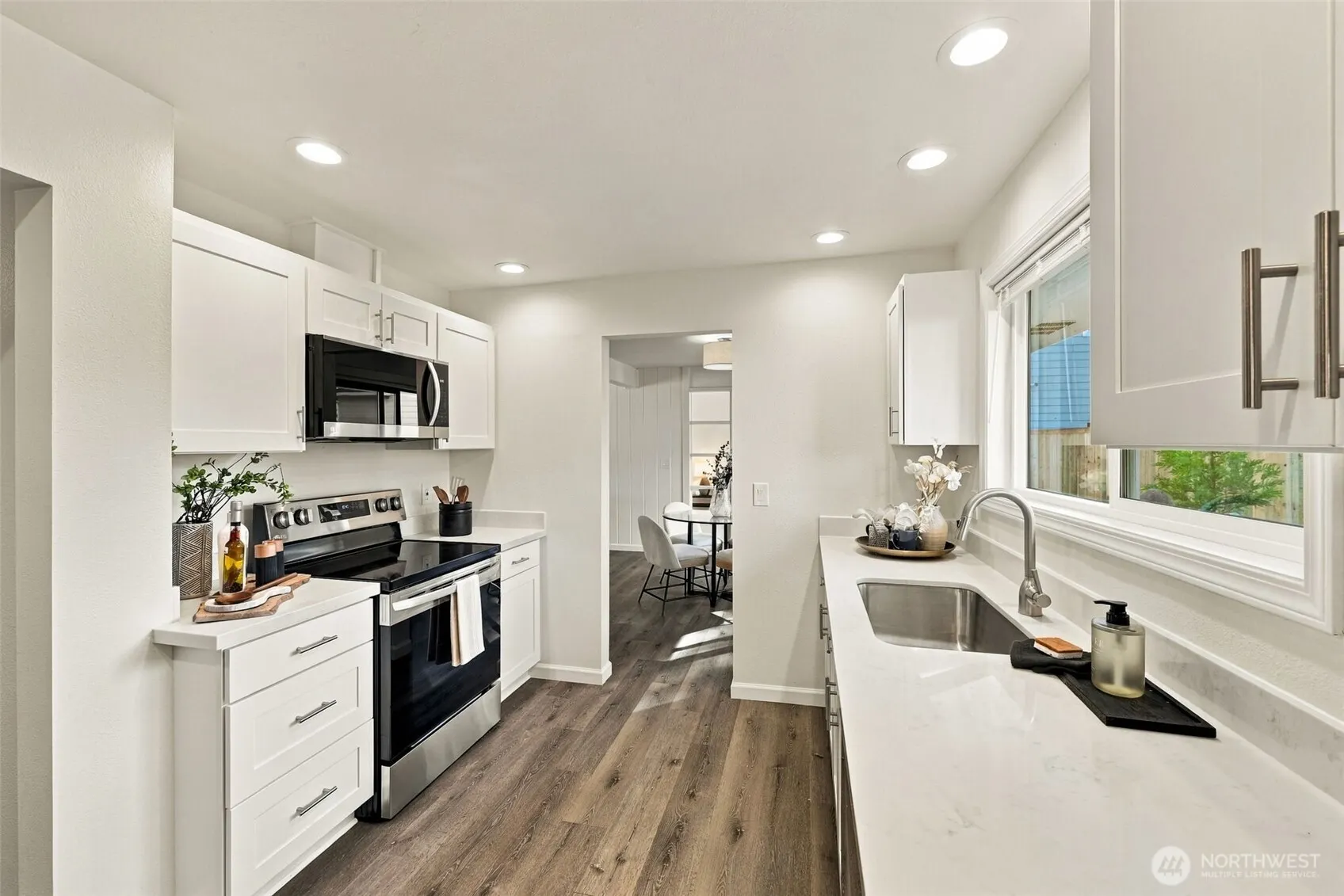 325 SE Andrews Street , Issaquah, WA 98027