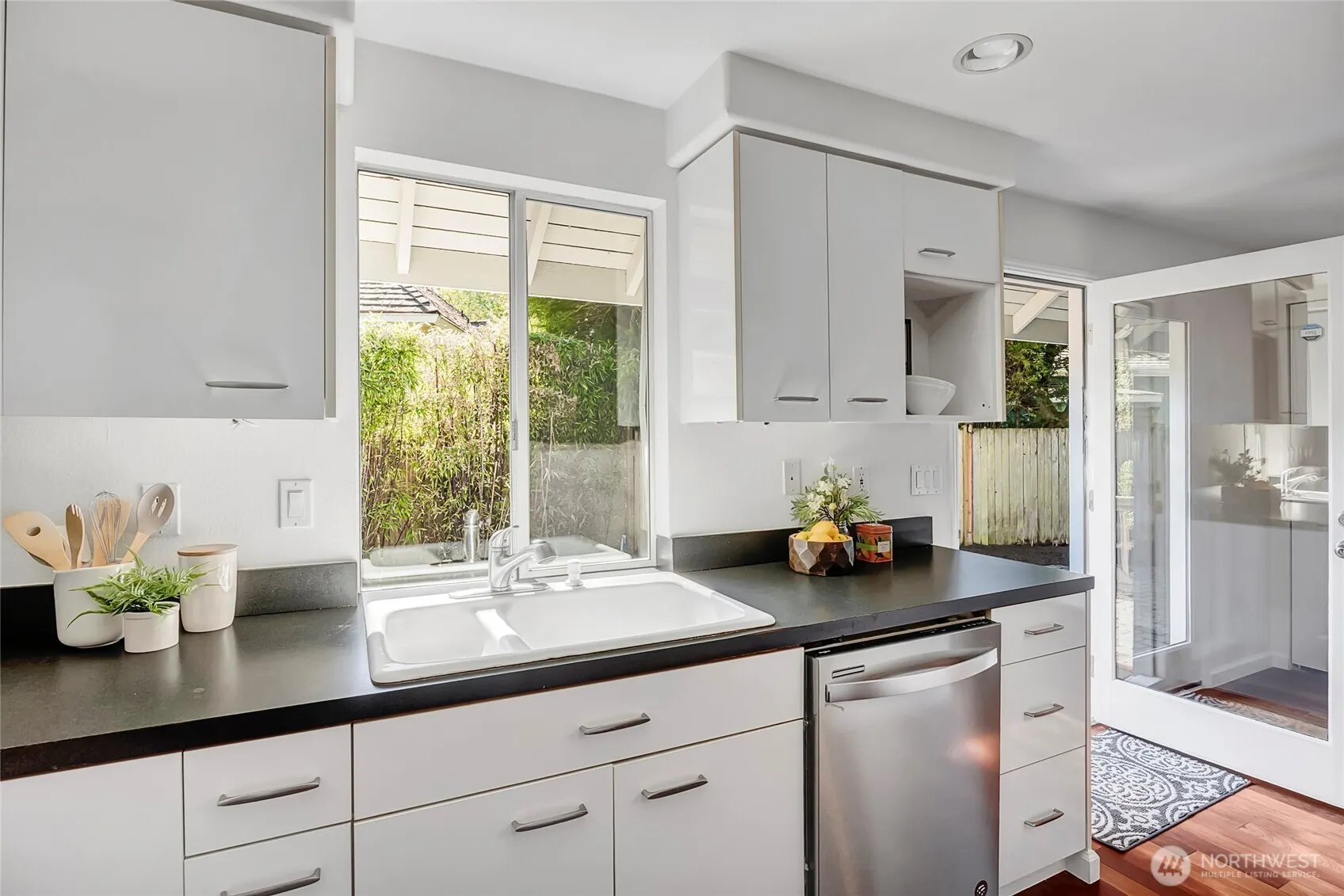 6216 108th Place NE, Kirkland, WA 98033