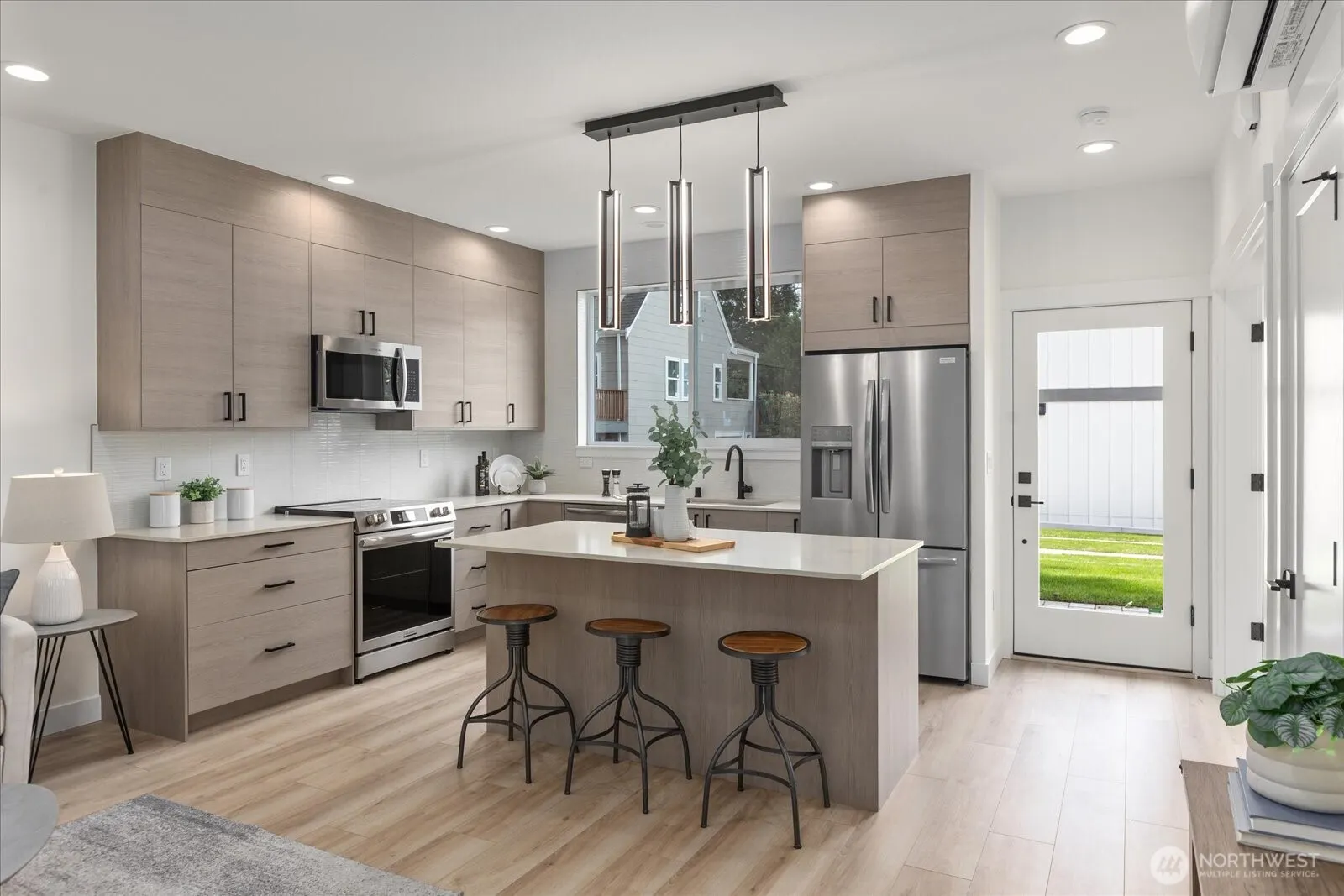 10330 B Ashworth Avenue N, Seattle, WA 98133